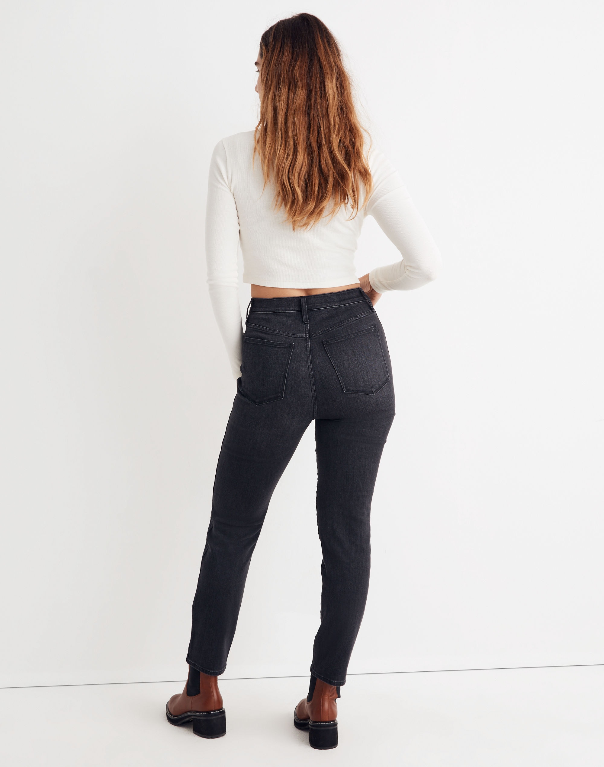 Petite High-Rise Slim Straight Jeans in Richgrove Wash