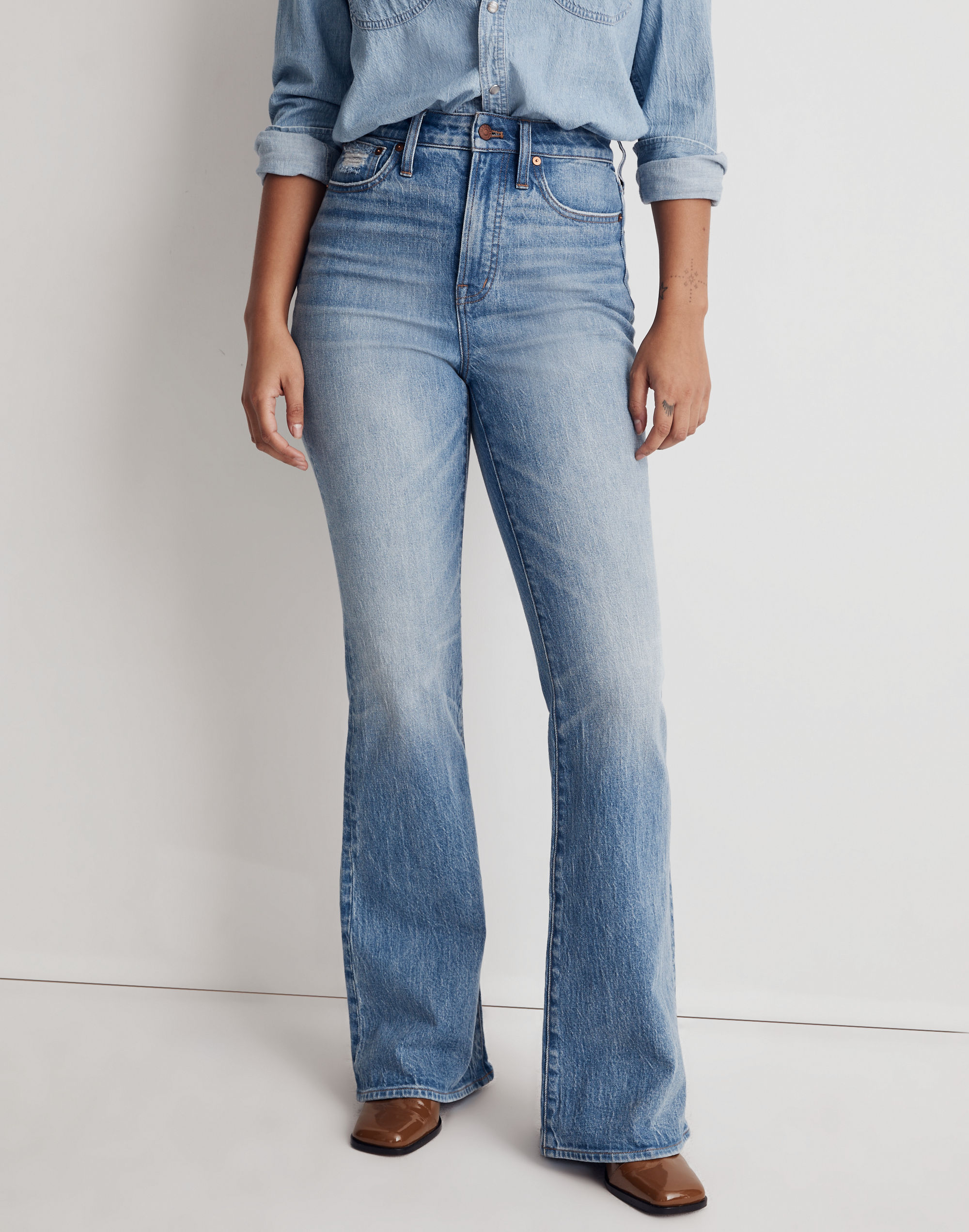 The Curvy Perfect Vintage Flare Jean in Delavan Wash
