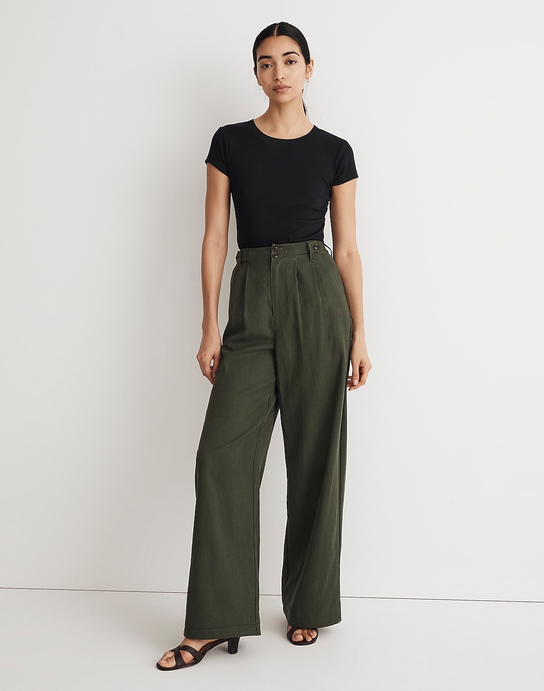 These Madewell Trousers Are the Only Real Pants I'll Wear While Traveling