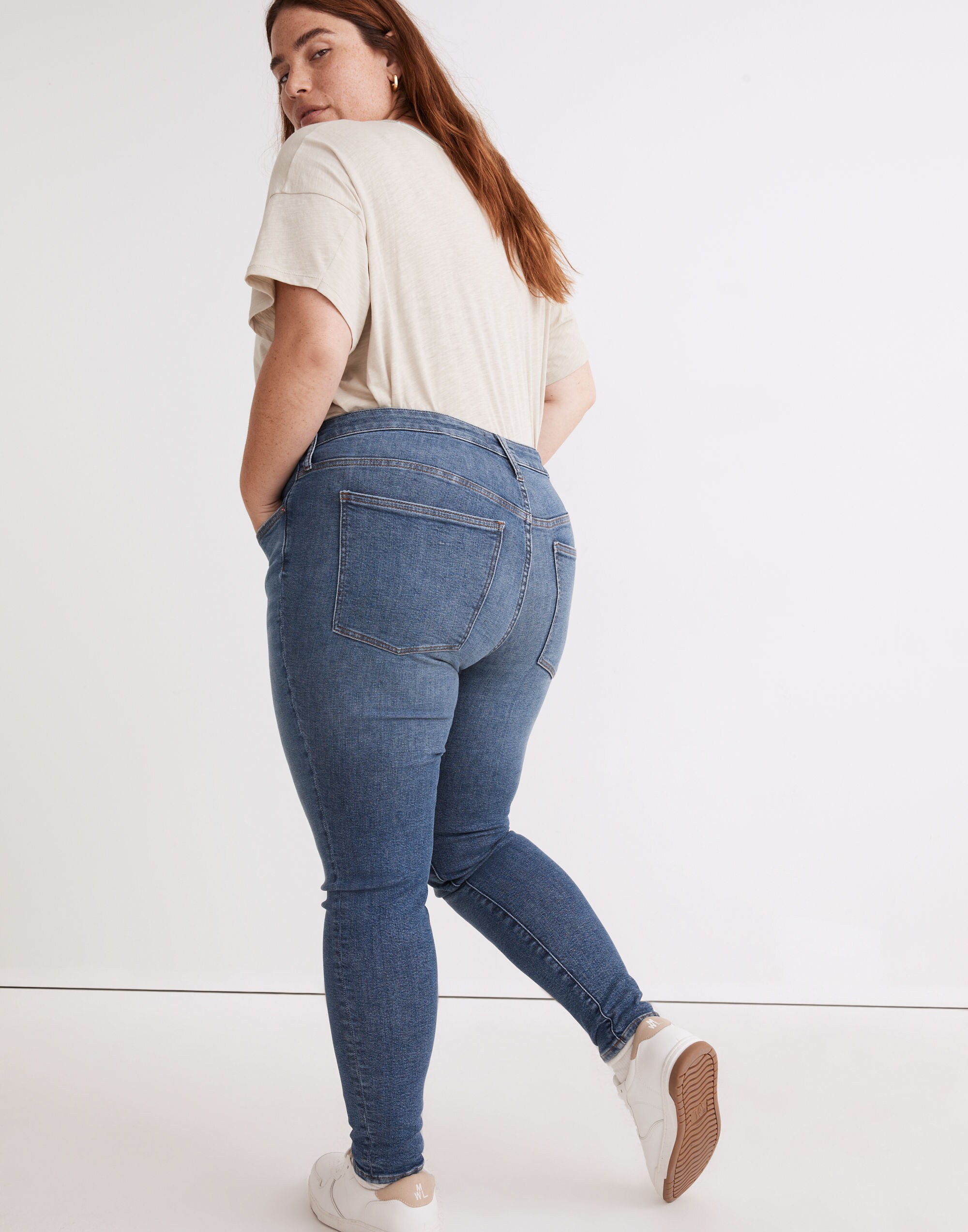 Plus 9" Mid-Rise Skinny Jeans in Heathfield Wash