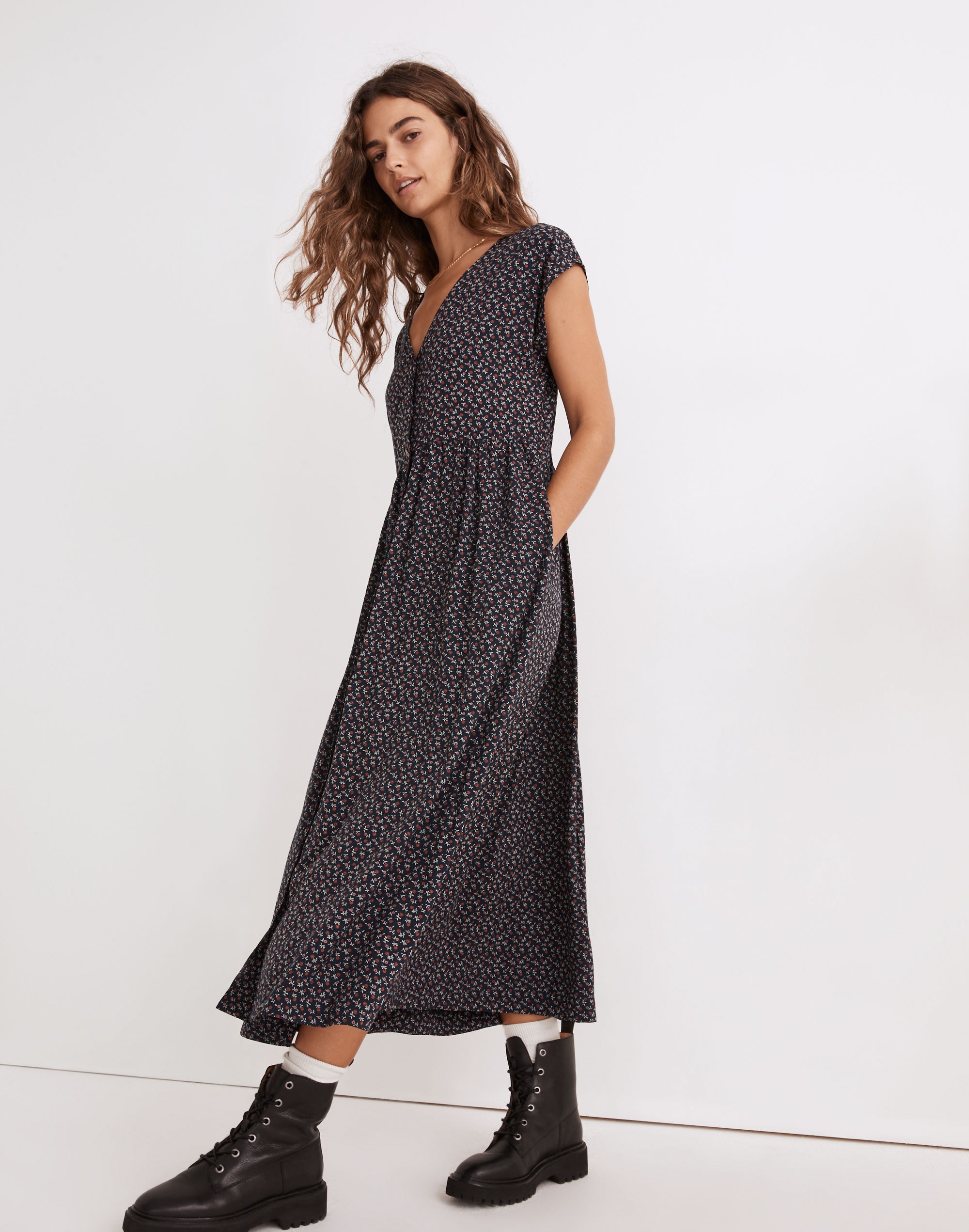 Button-Front Midi Dress in Campden Daisies