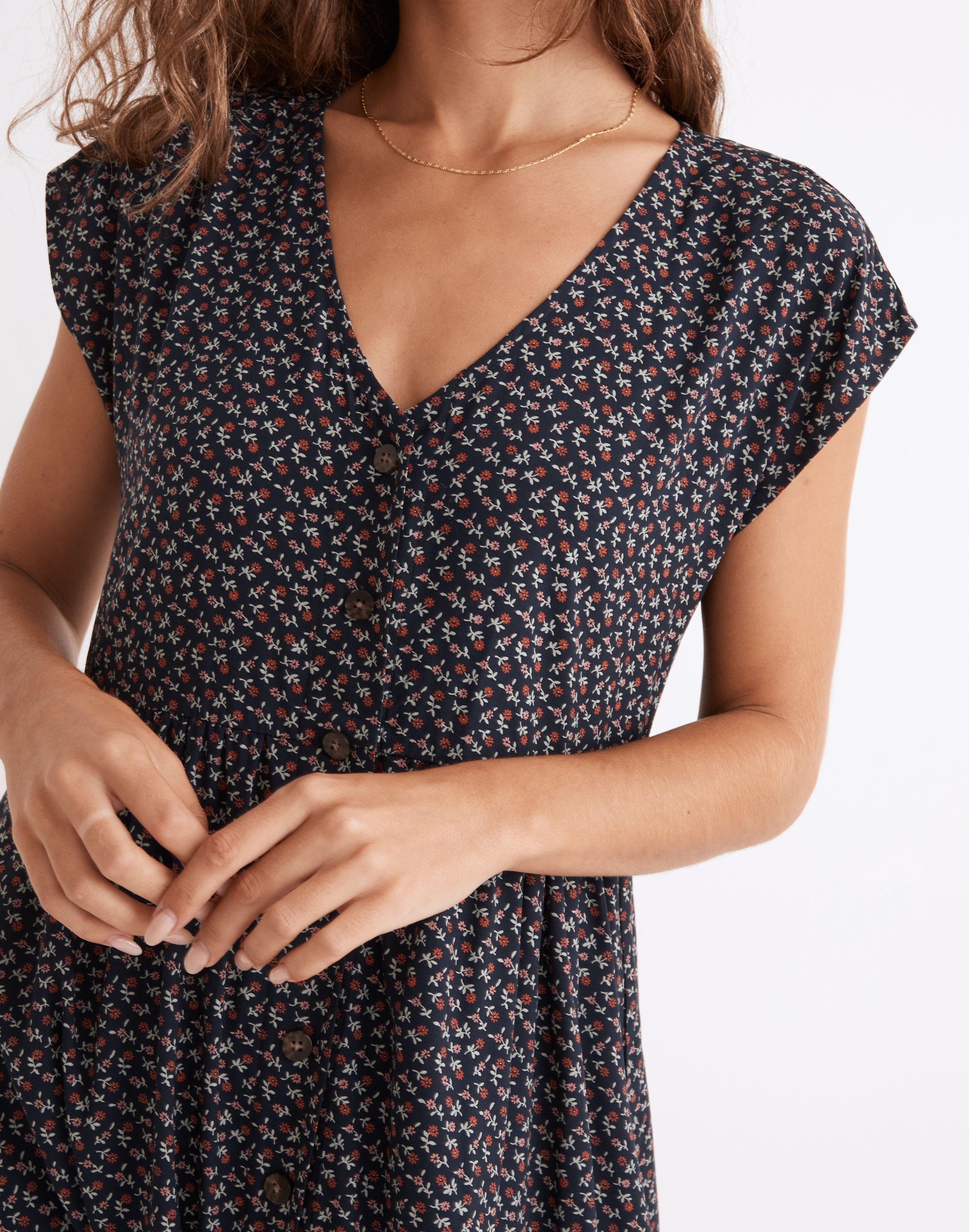 Button-Front Midi Dress in Campden Daisies in deep indigo image 4