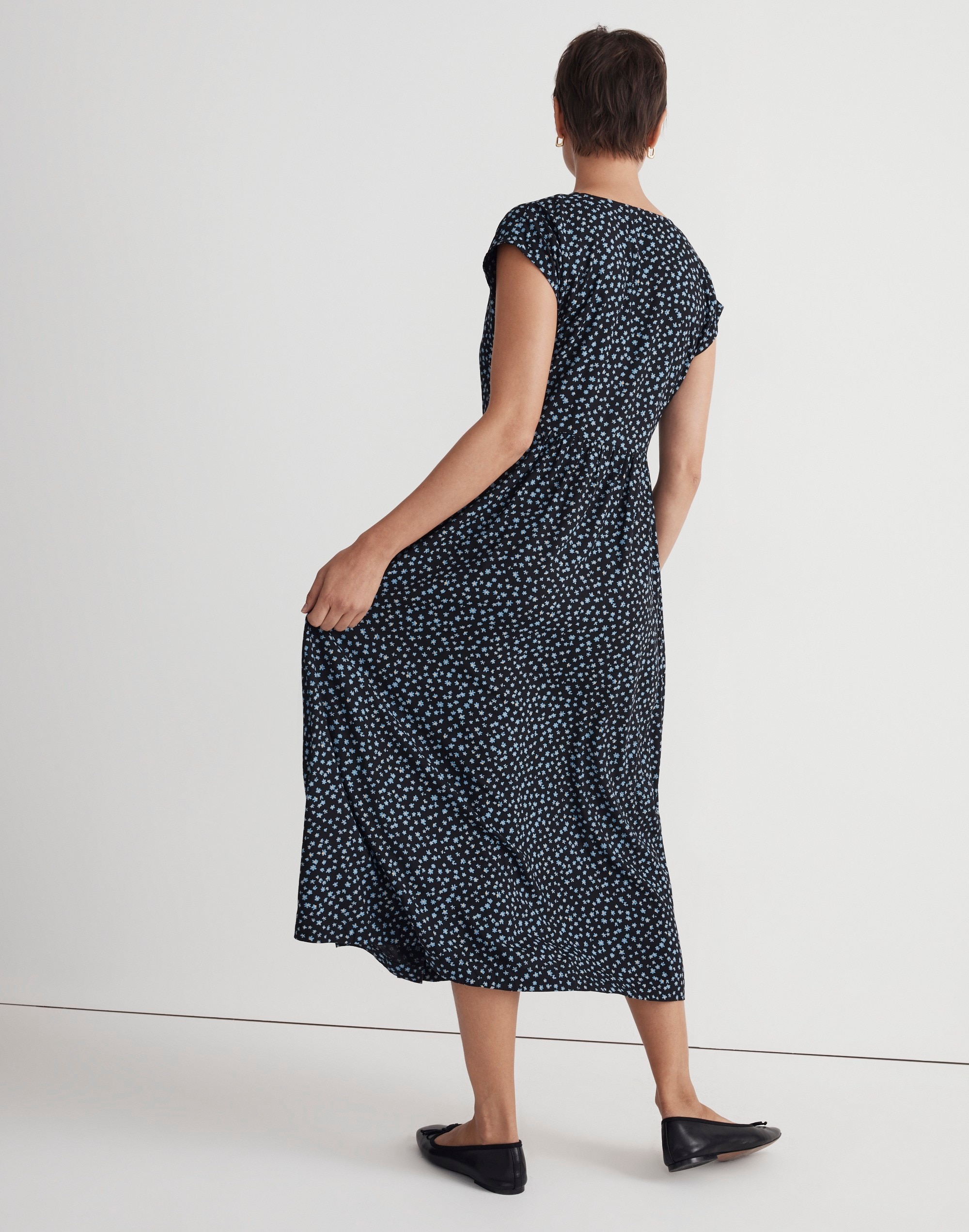 Button-Front Midi Dress in Campden Daisies