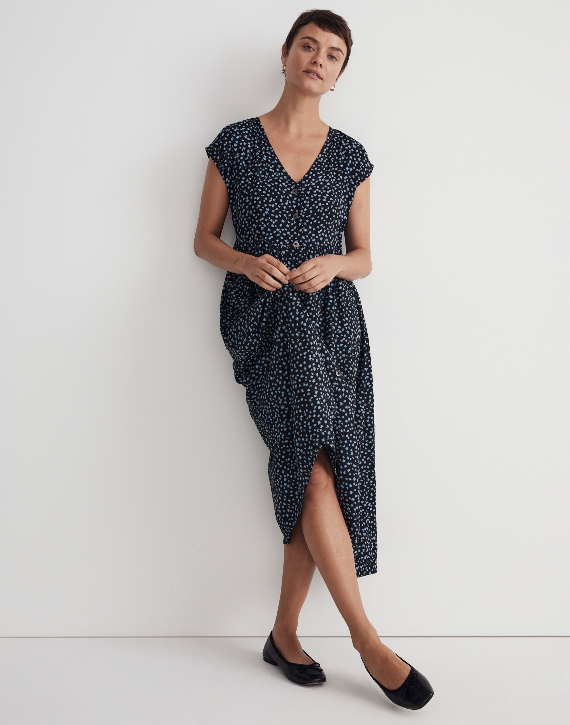 Button-Front Midi Dress in Campden Daisies