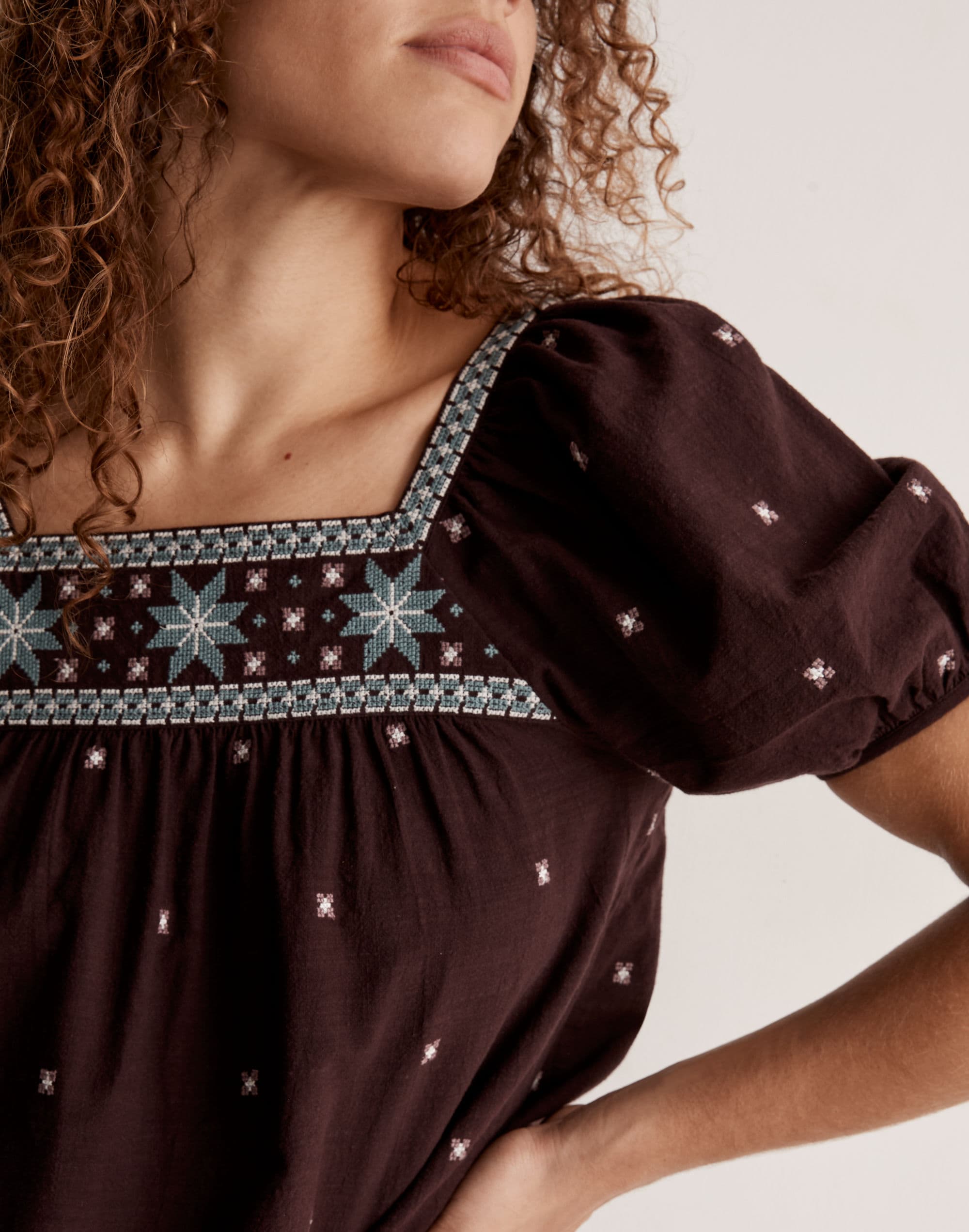 Embroidered Crinkle Cotton Bubble-Sleeve Top