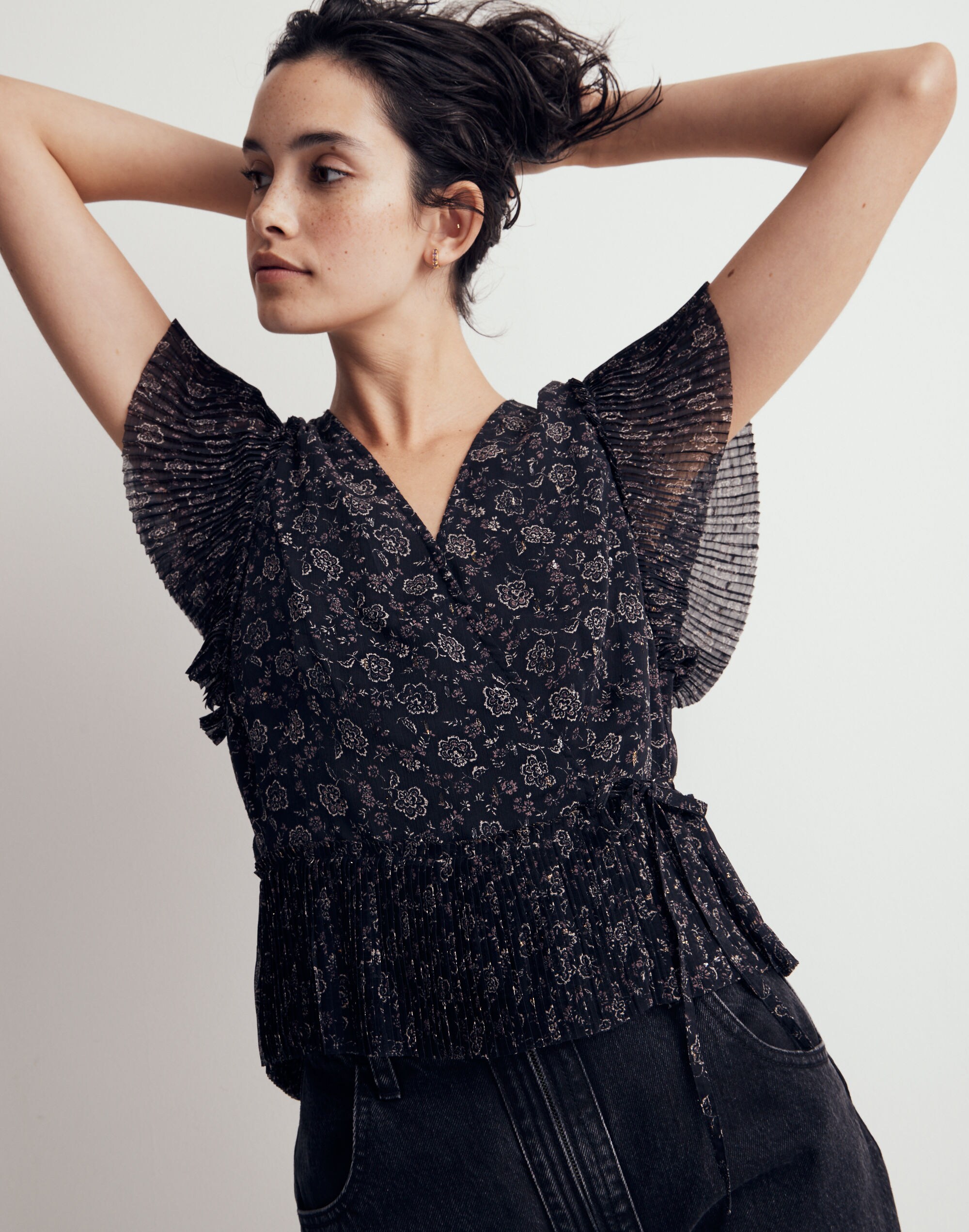 Flutter-Sleeve Wrap Top in Floral