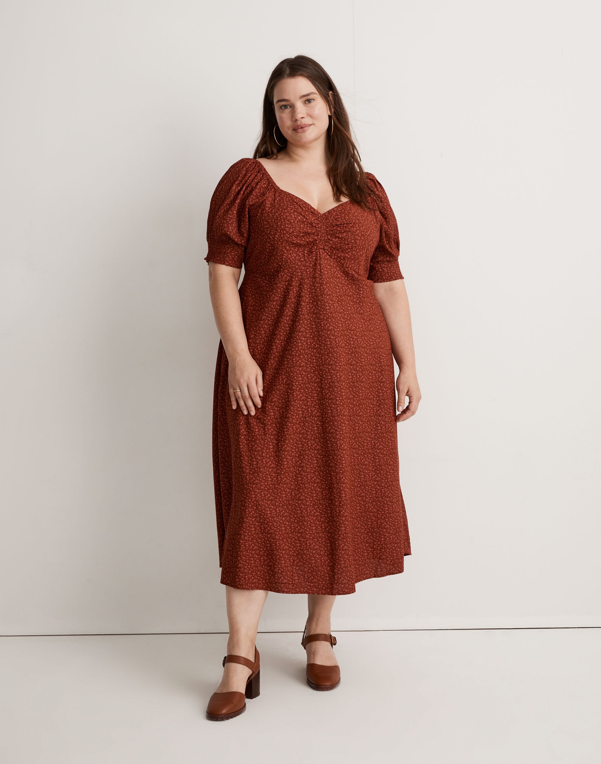 Plus Sweetheart Puff-Sleeve Midi Dress in Carmine Floral