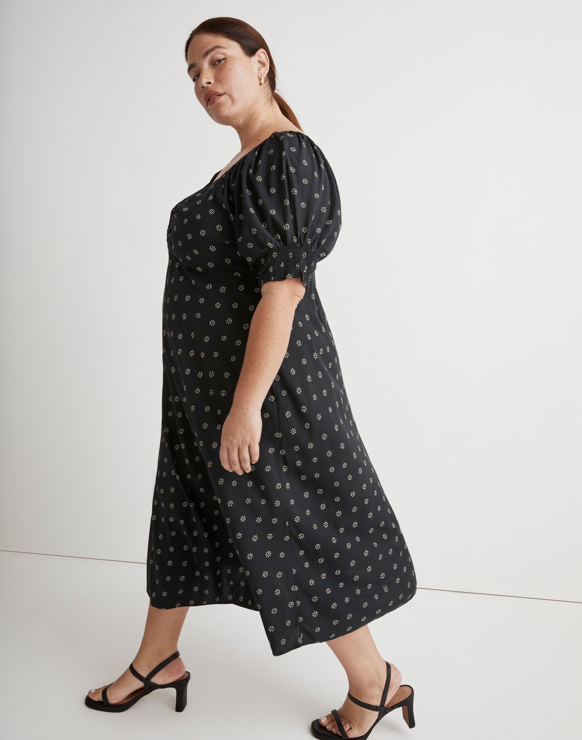 Plus Sweetheart Puff-Sleeve Midi Dress in Stardot