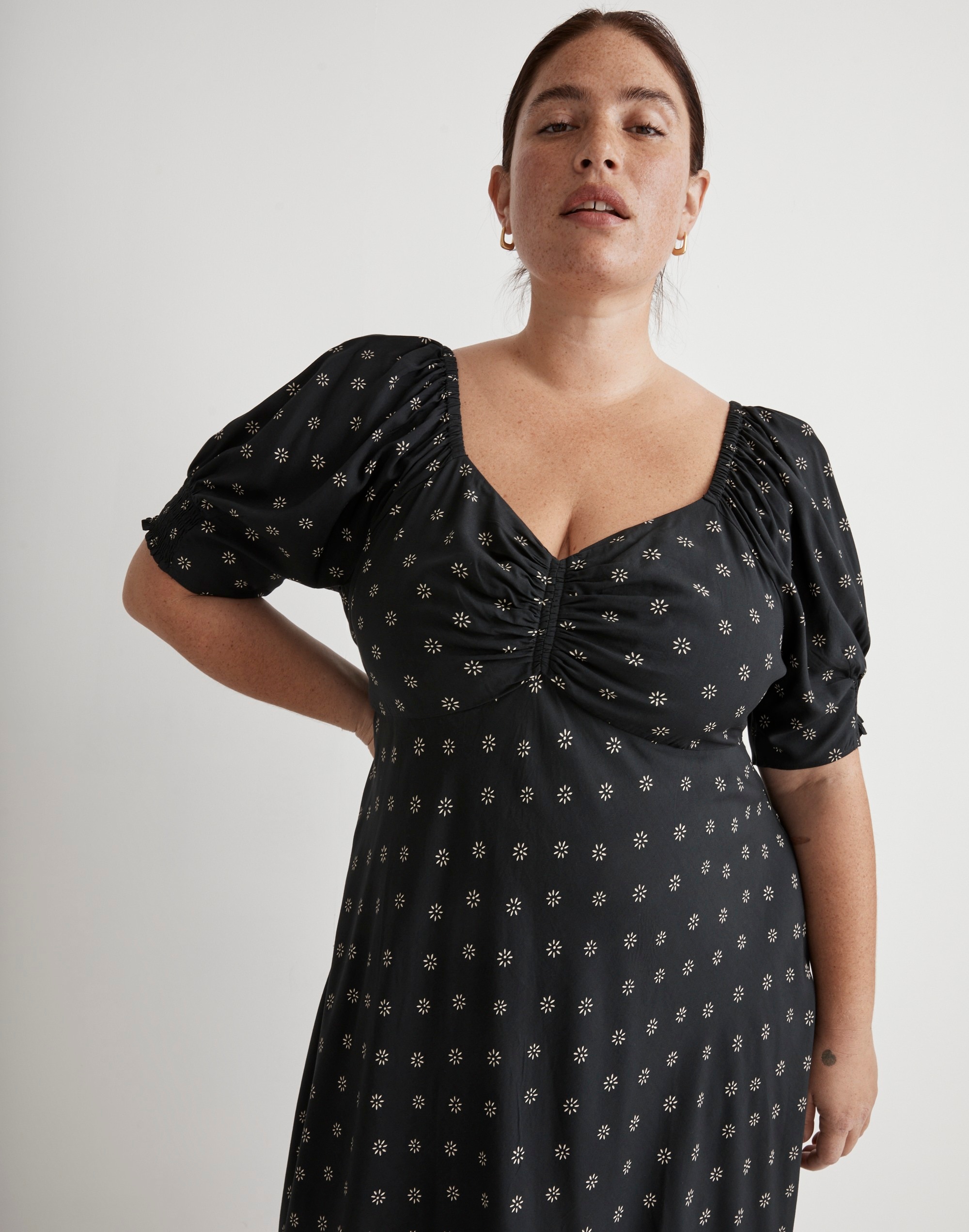Plus Sweetheart Puff-Sleeve Midi Dress in Stardot
