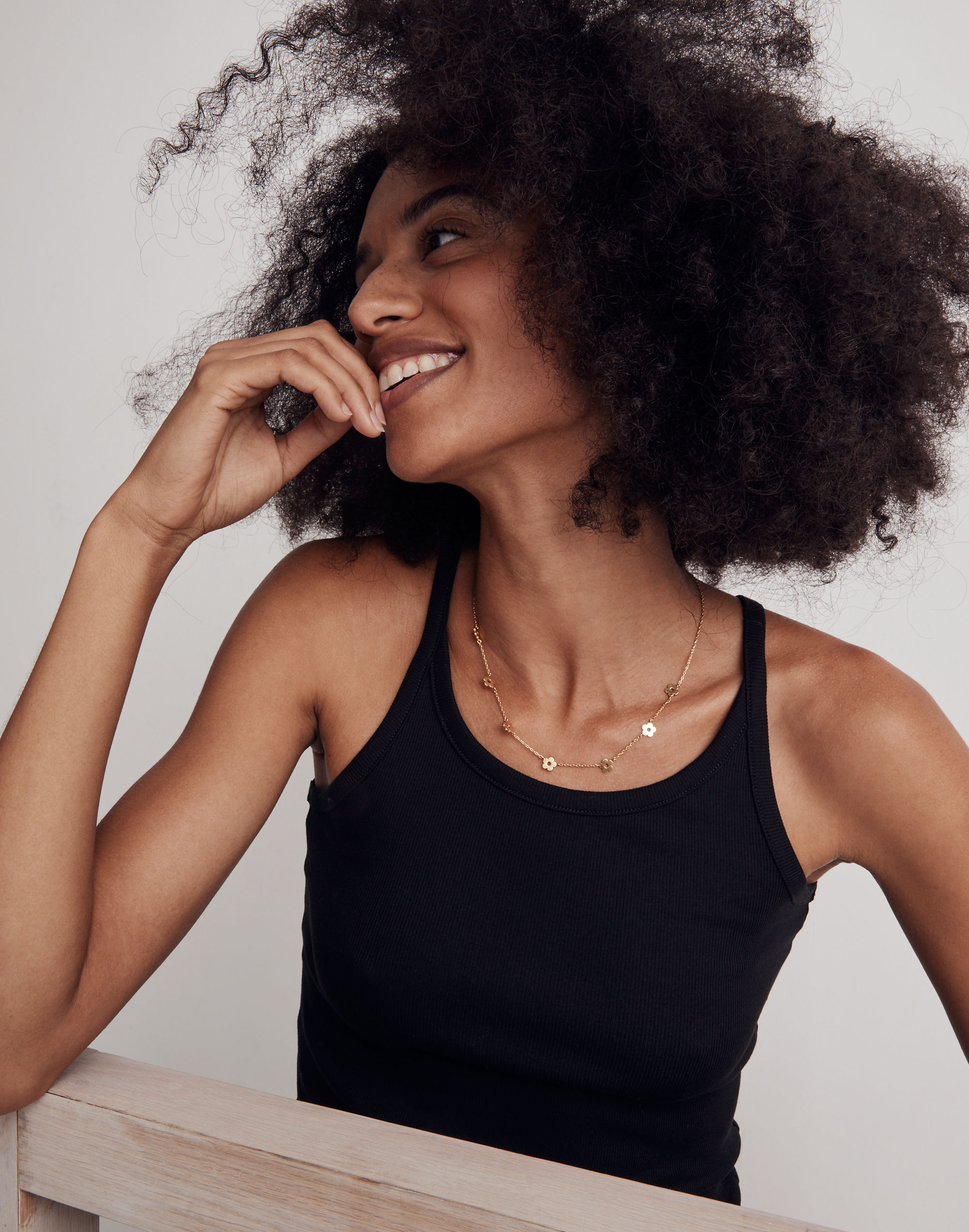 Retro Daisy Station Necklace