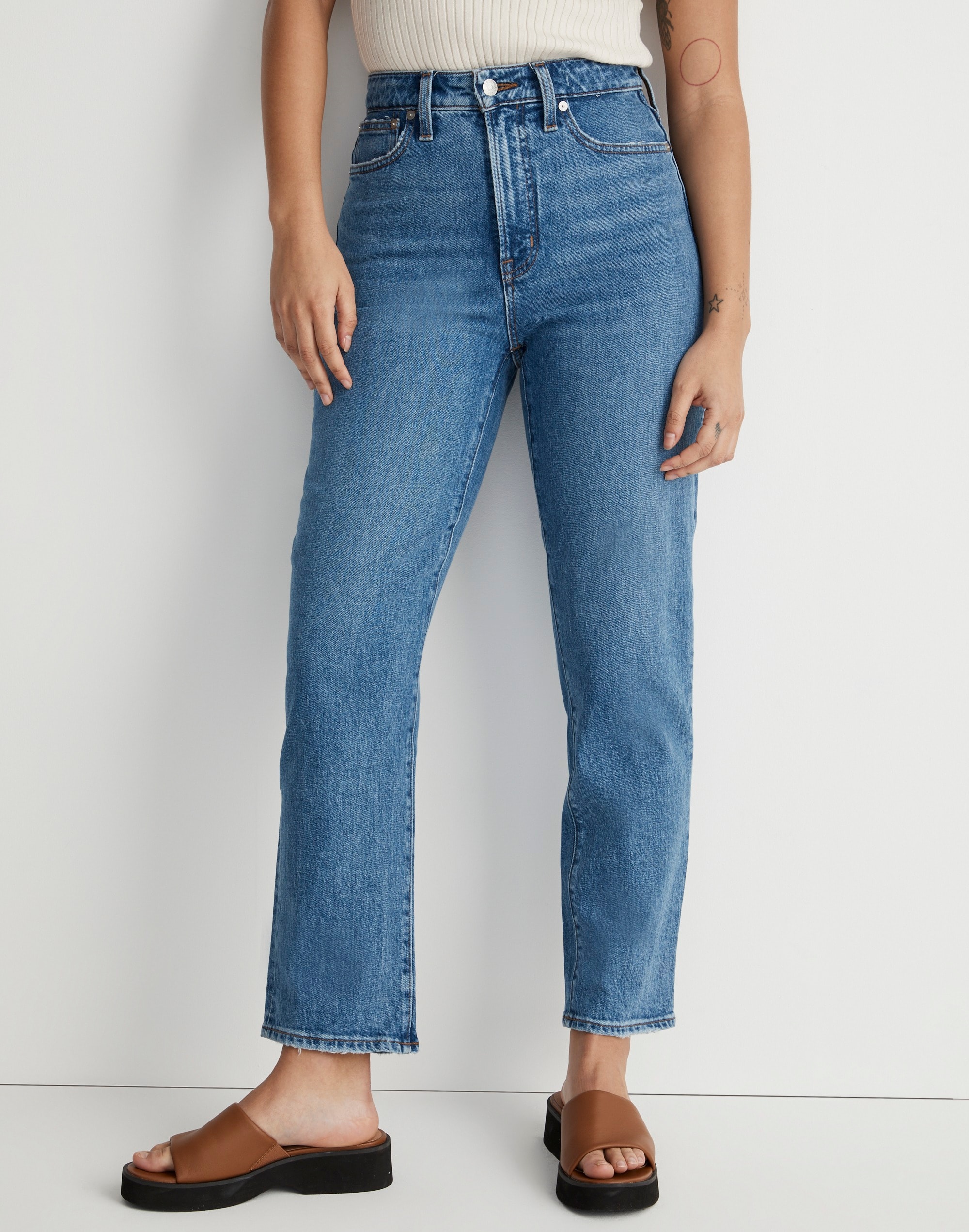 The Curvy Perfect Vintage Straight Jean in Earlwood Wash