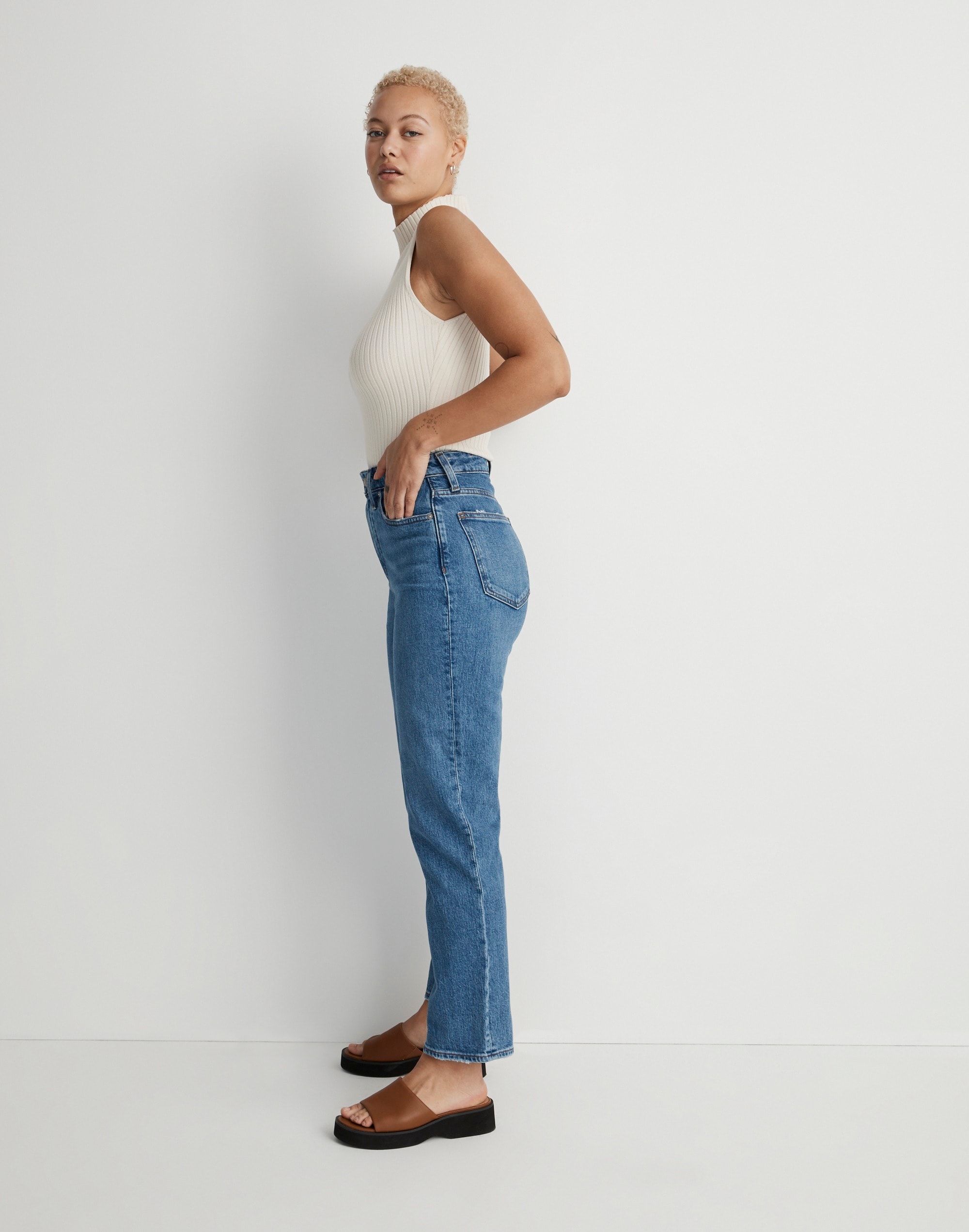 The Curvy Perfect Vintage Straight Jean in Earlwood Wash