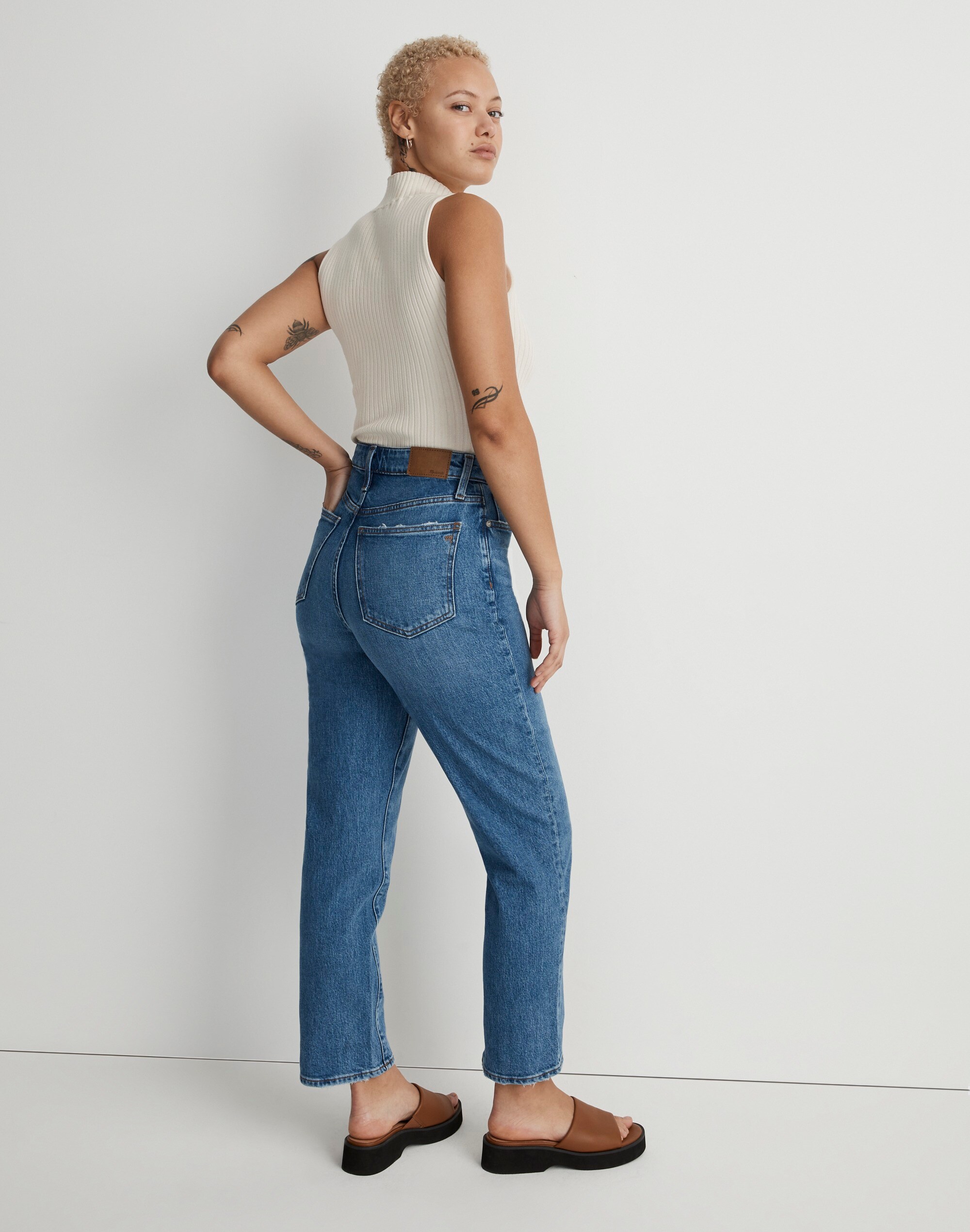 The Curvy Perfect Vintage Straight Jean in Earlwood Wash