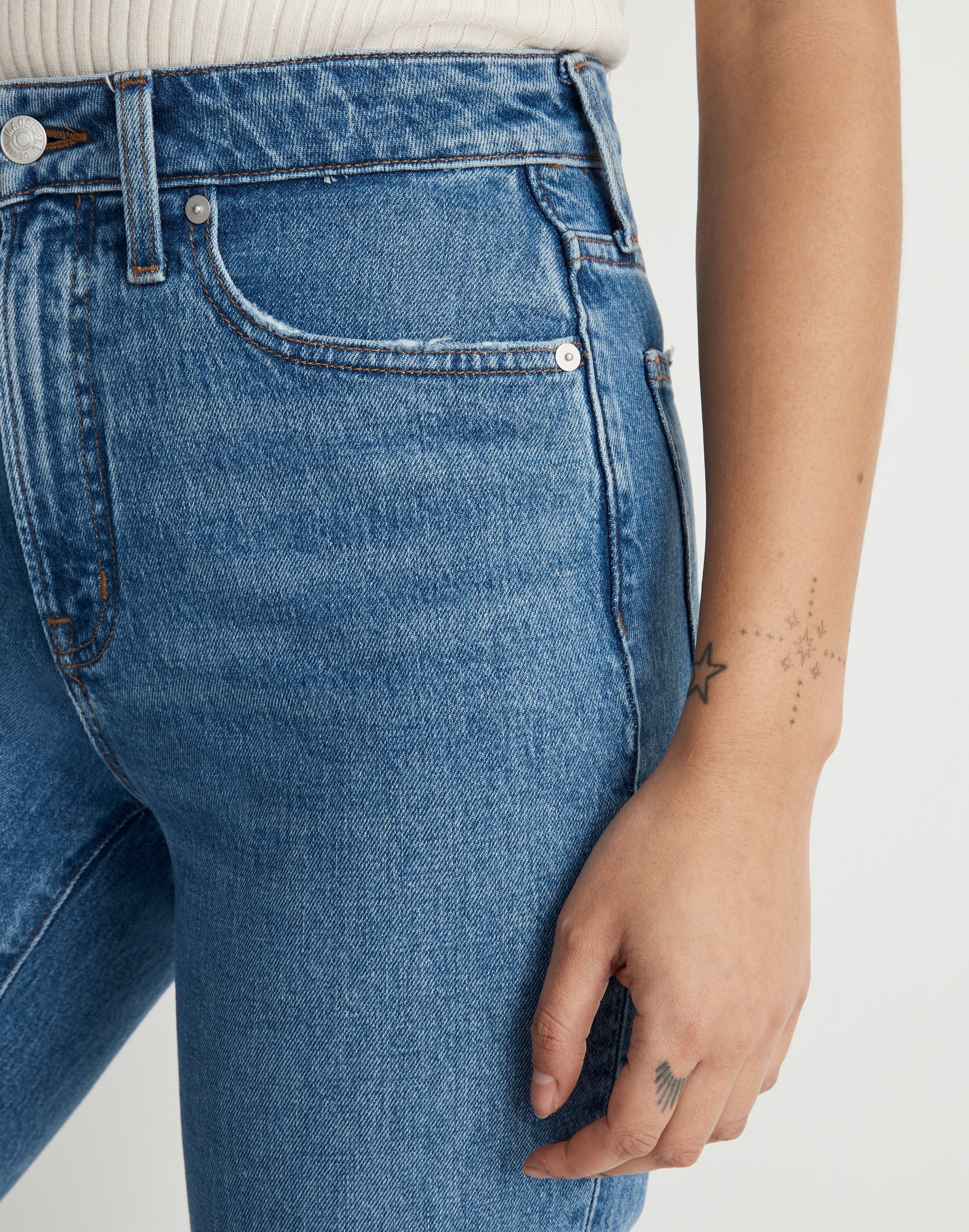 The Curvy Perfect Vintage Straight Jean in Earlwood Wash
