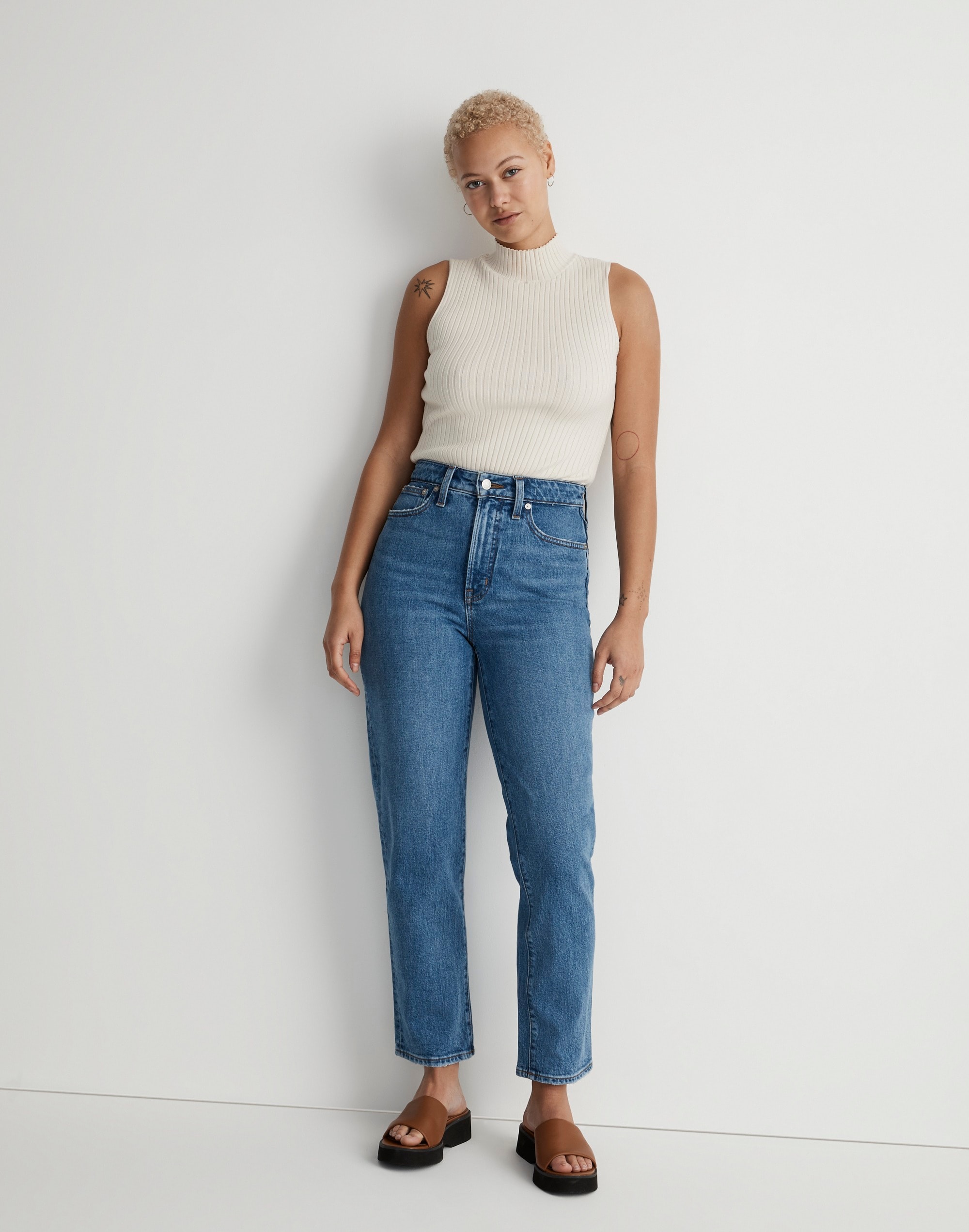 The Curvy Perfect Vintage Straight Jean in Earlwood Wash
