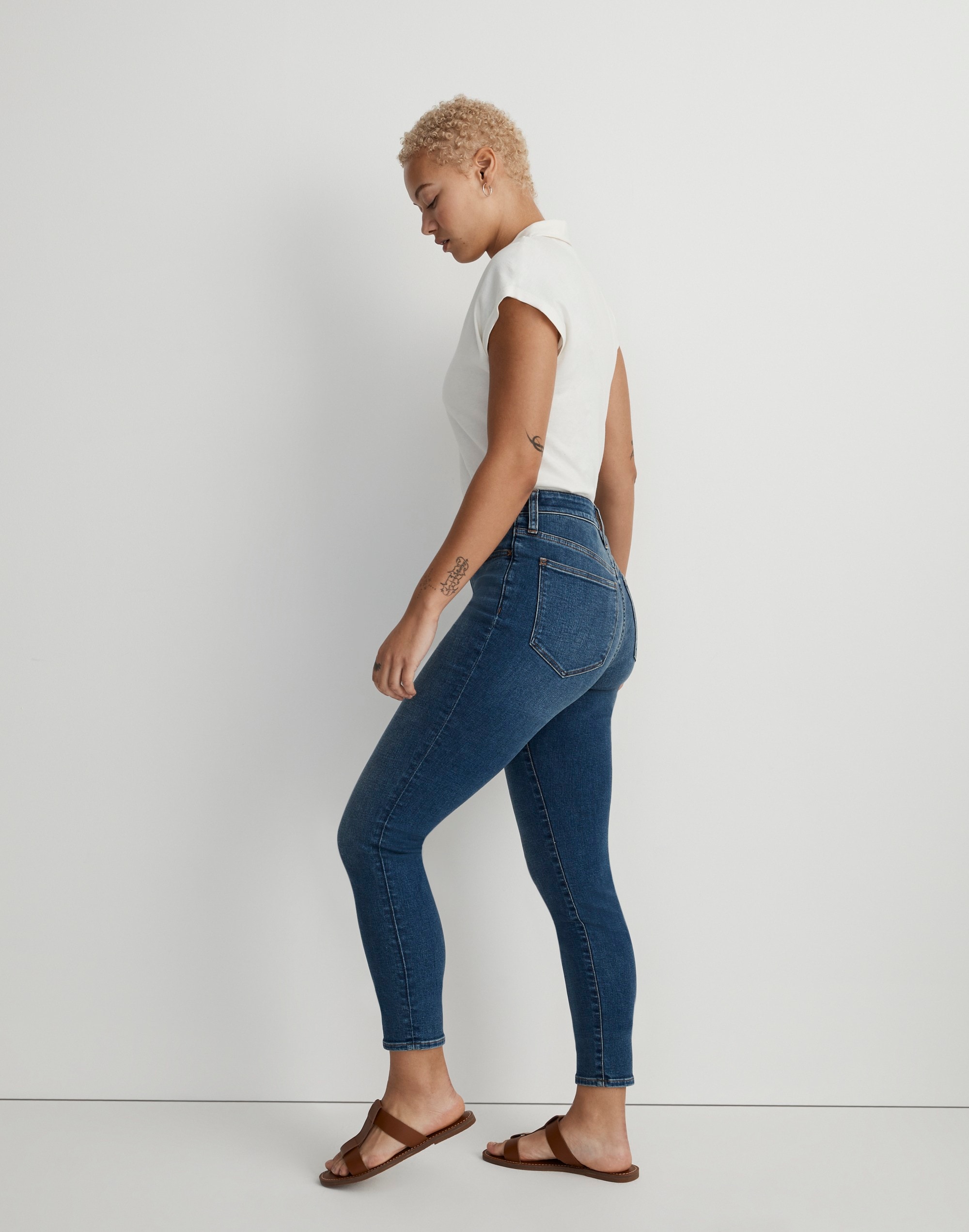 Curvy Roadtripper Authentic Skinny Jeans in Roselawn Wash