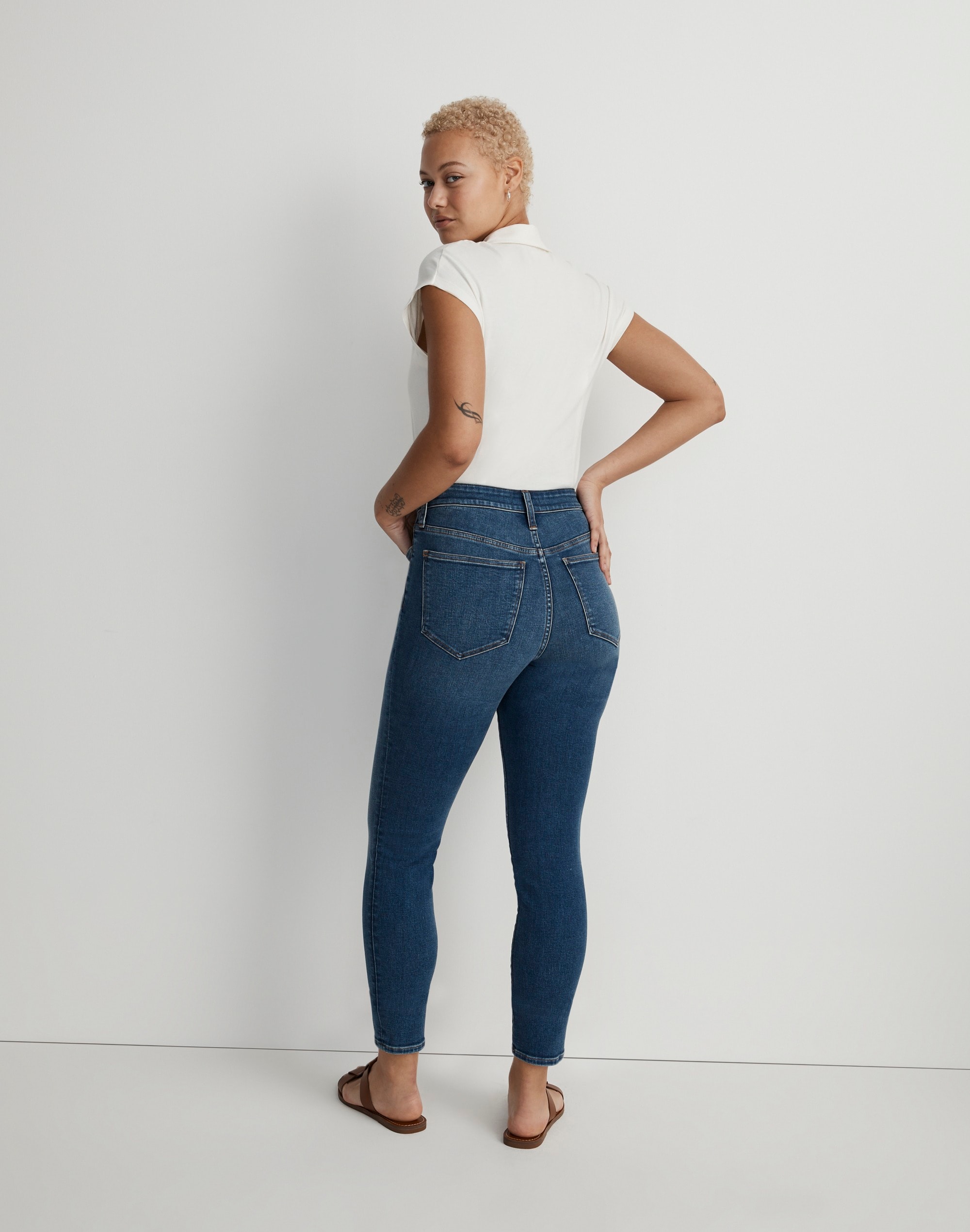 Curvy Roadtripper Authentic Skinny Jeans in Roselawn Wash