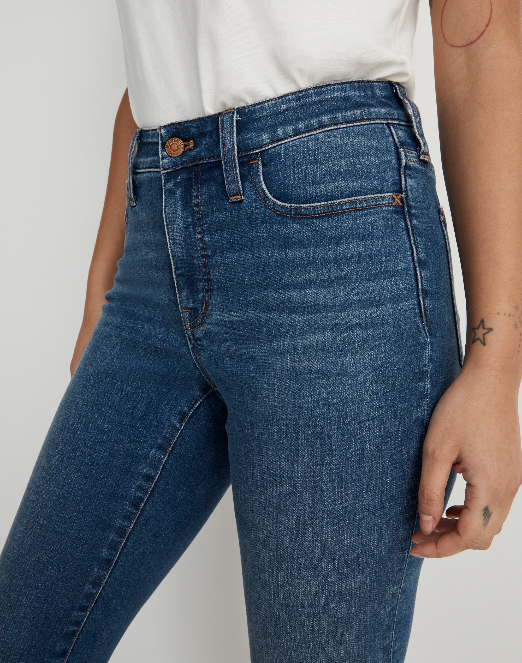 Curvy Roadtripper Authentic Skinny Jeans in Roselawn Wash