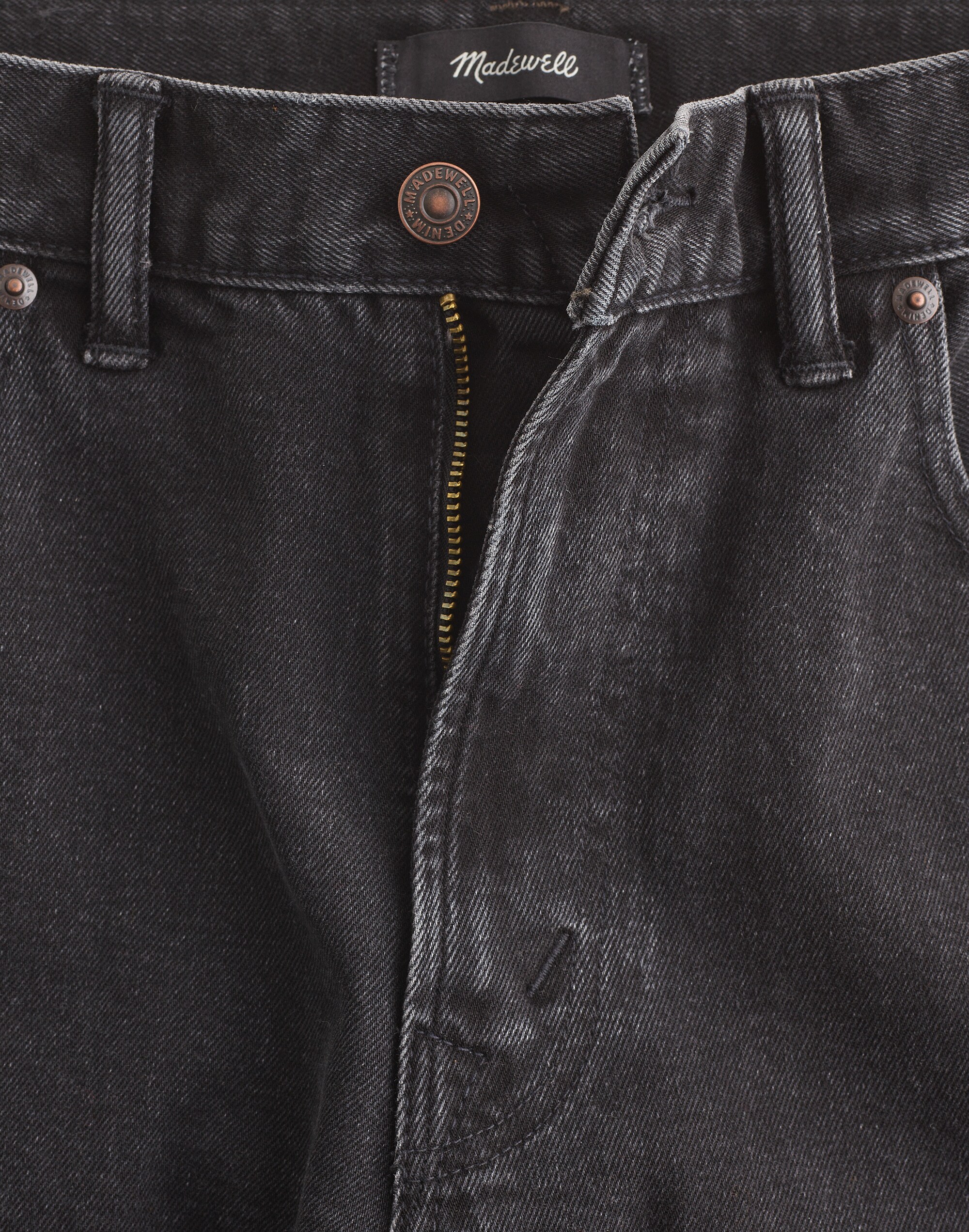 Relaxed Taper Jeans