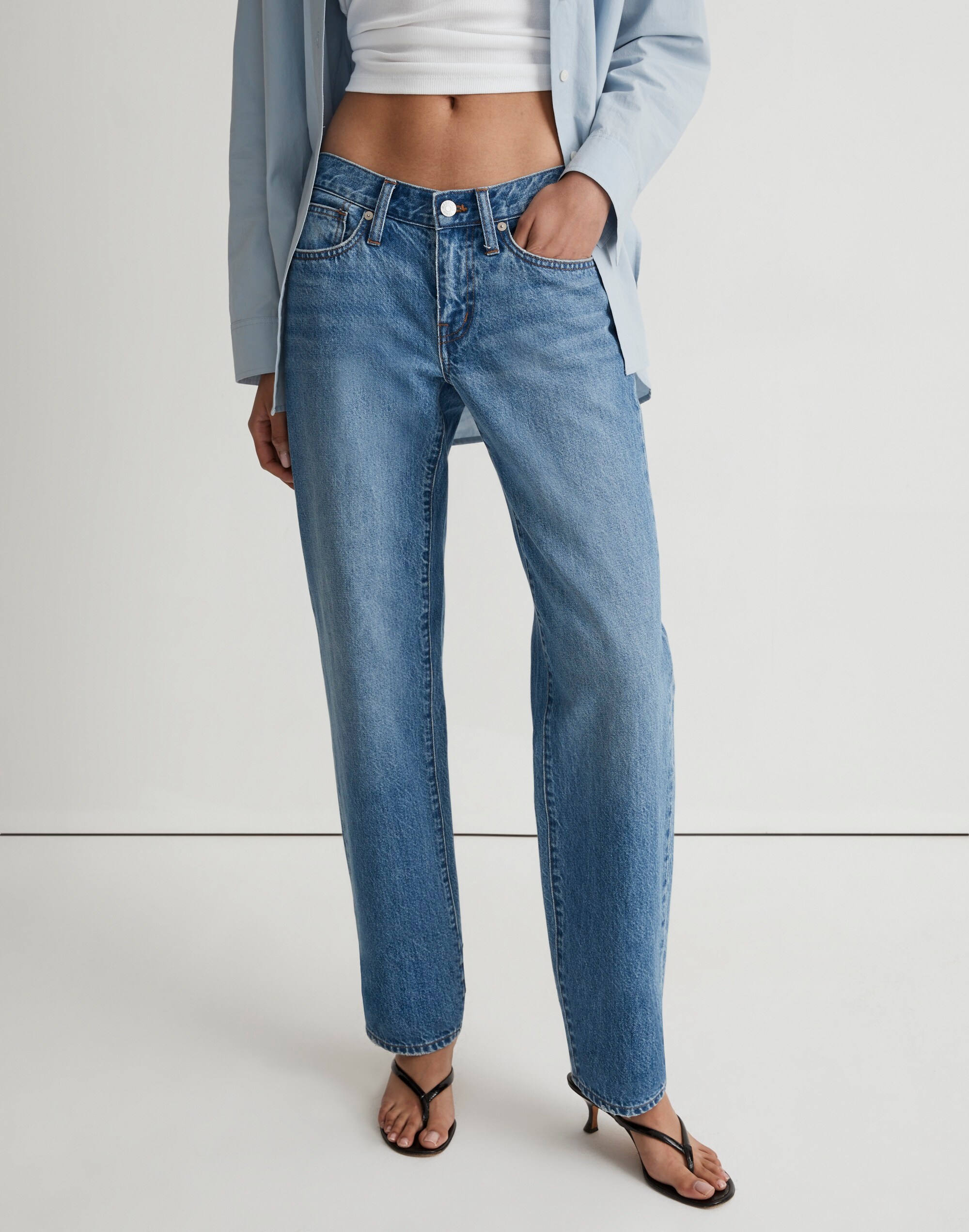 Low-Rise Baggy Straight Jeans in Enley Wash Alternate Image 4