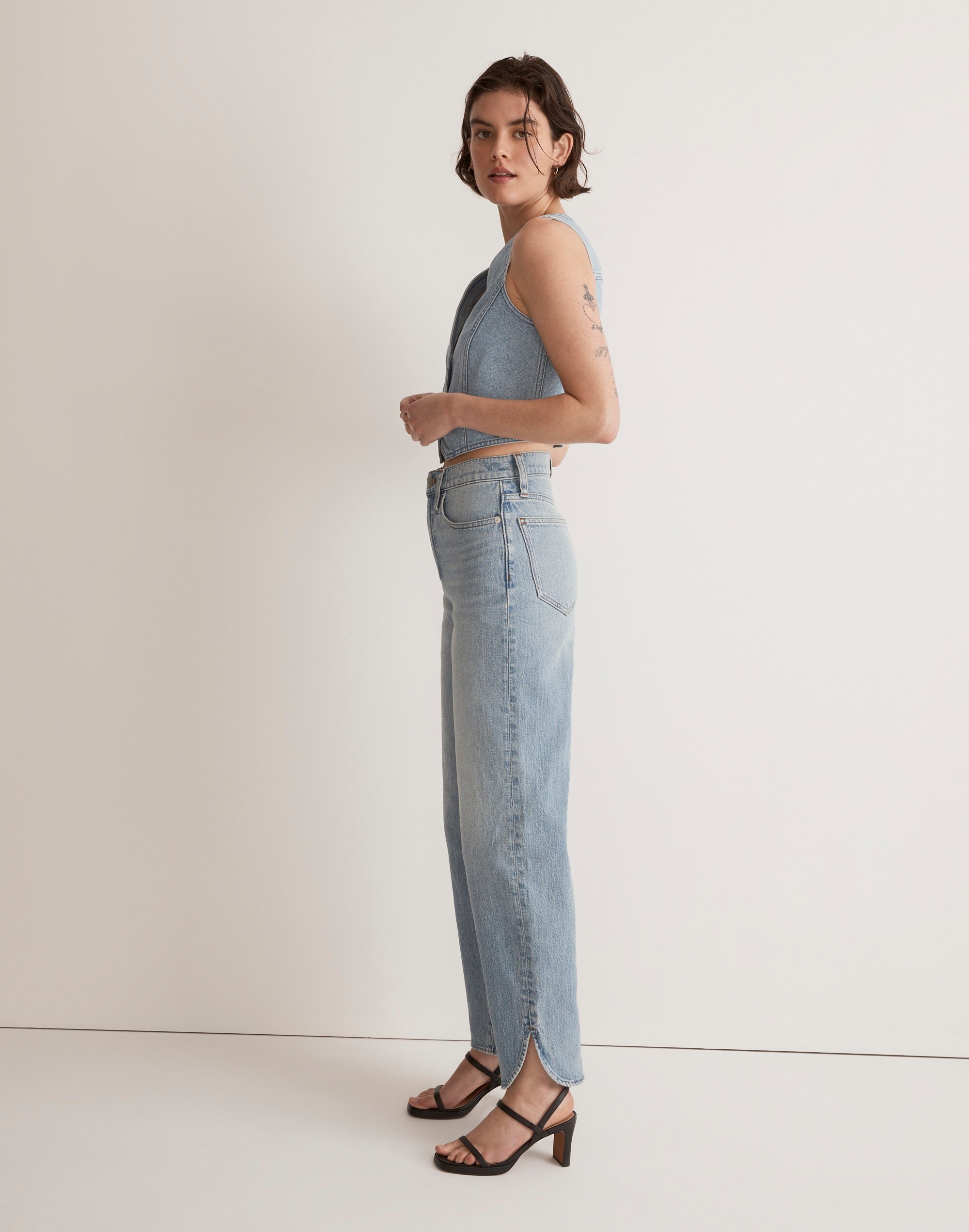 The Perfect Vintage Wide-Leg Jean in Reymond Wash: Dolphin Hem Edition