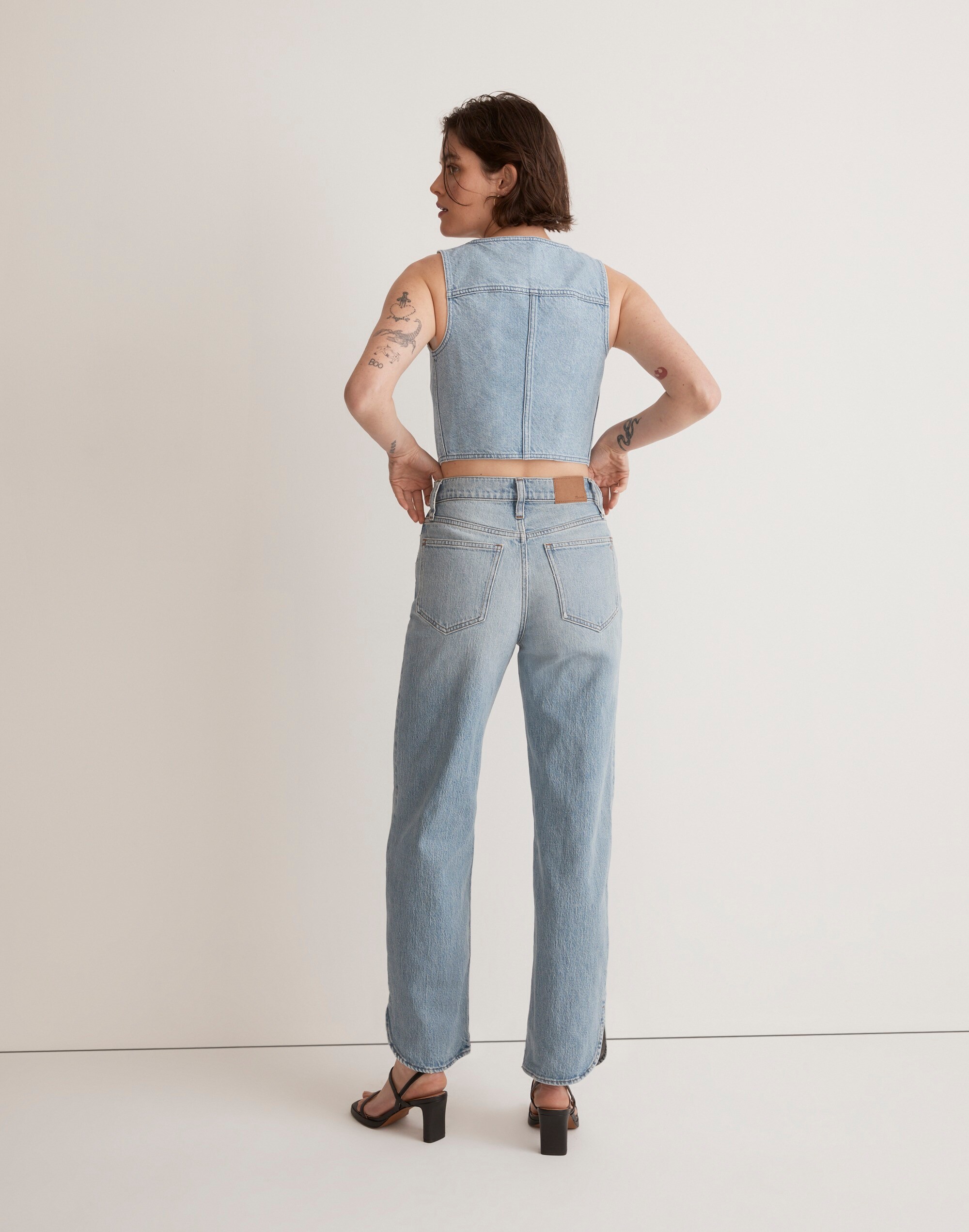 The Perfect Vintage Wide-Leg Jean in Reymond Wash: Dolphin Hem Edition