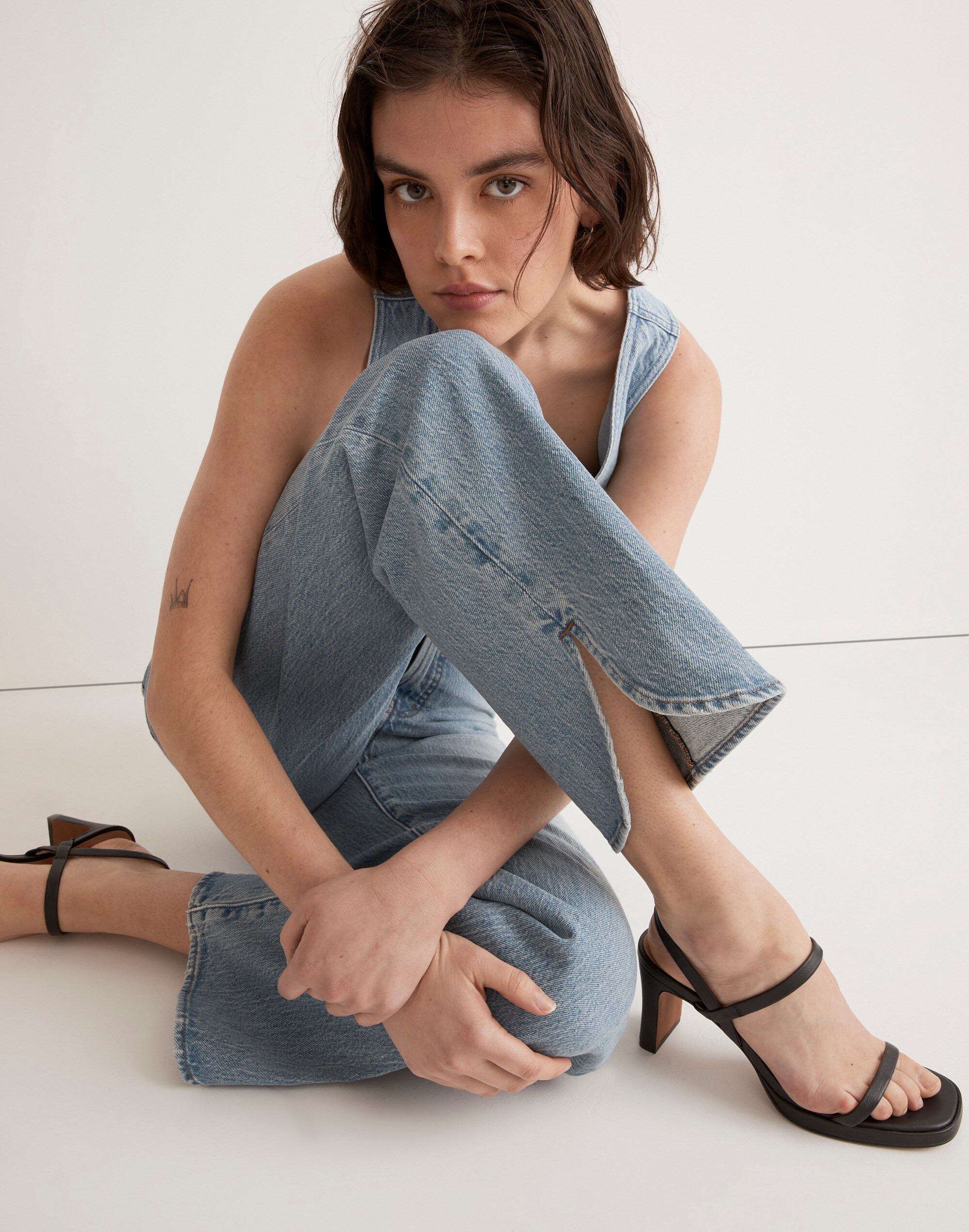 The Perfect Vintage Wide-Leg Jean in Reymond Wash: Dolphin Hem