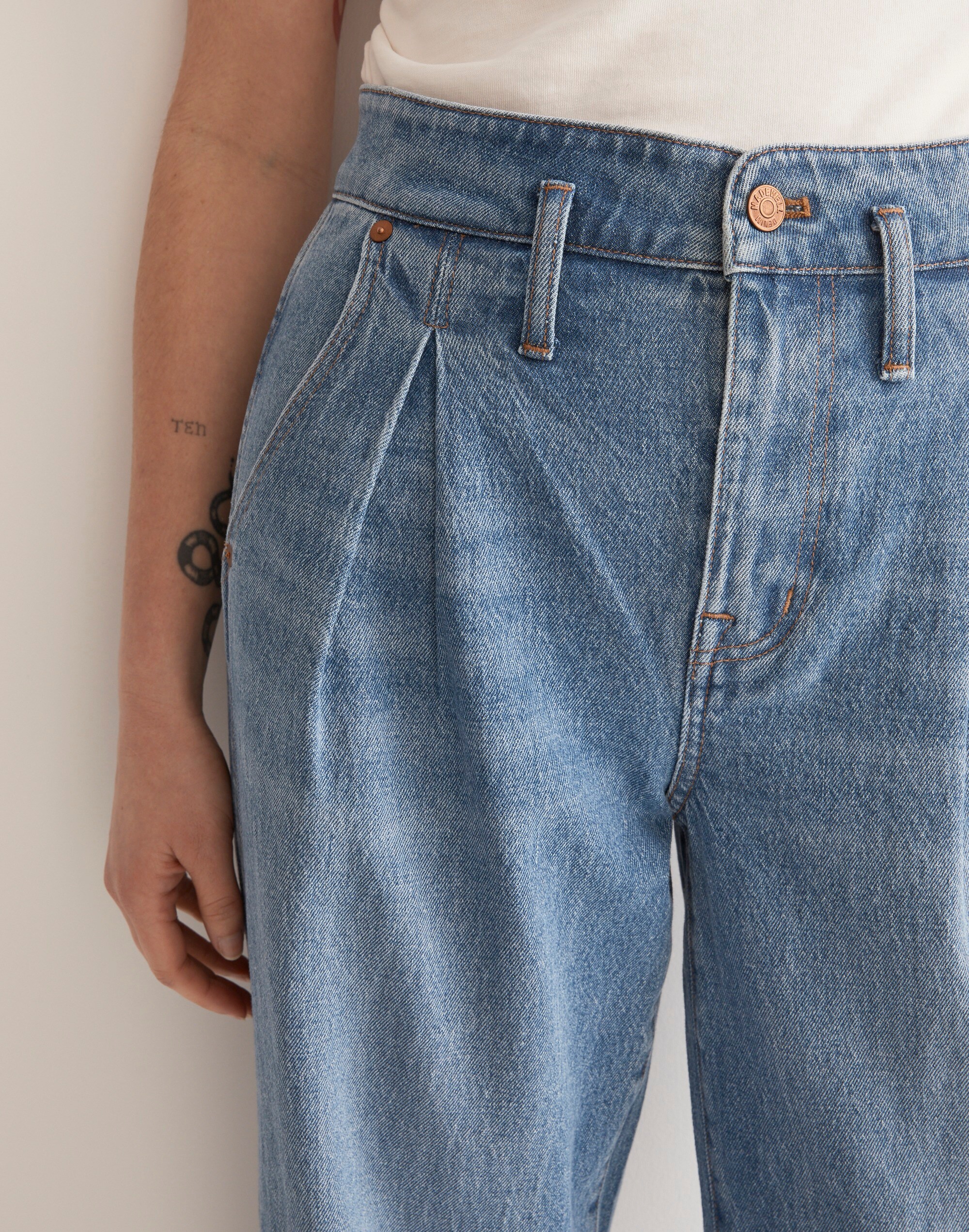 The Perfect Vintage Wide-Leg Crop Jean in Birchford Wash: Pleated Edition