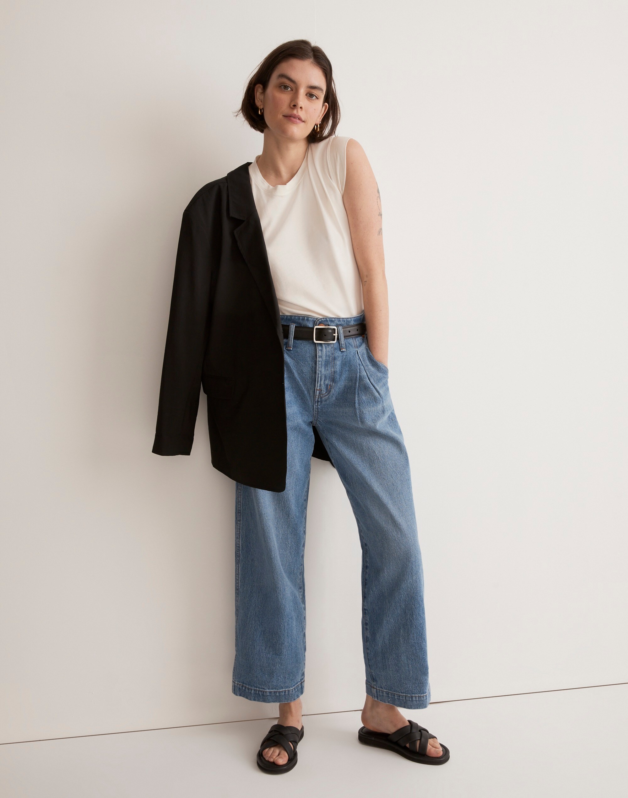 The Perfect Vintage Wide-Leg Crop Jean in Birchford Wash: Pleated