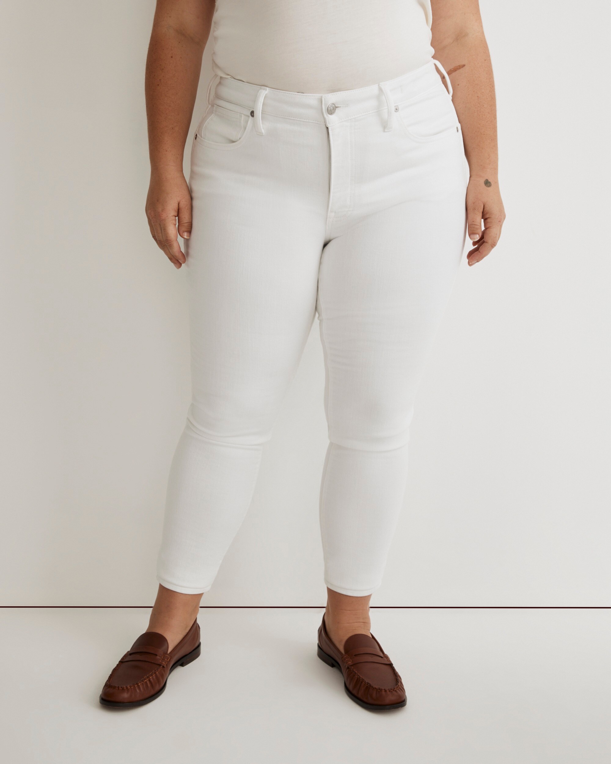 Plus 9" Mid-Rise Skinny Crop Jeans in Pure White