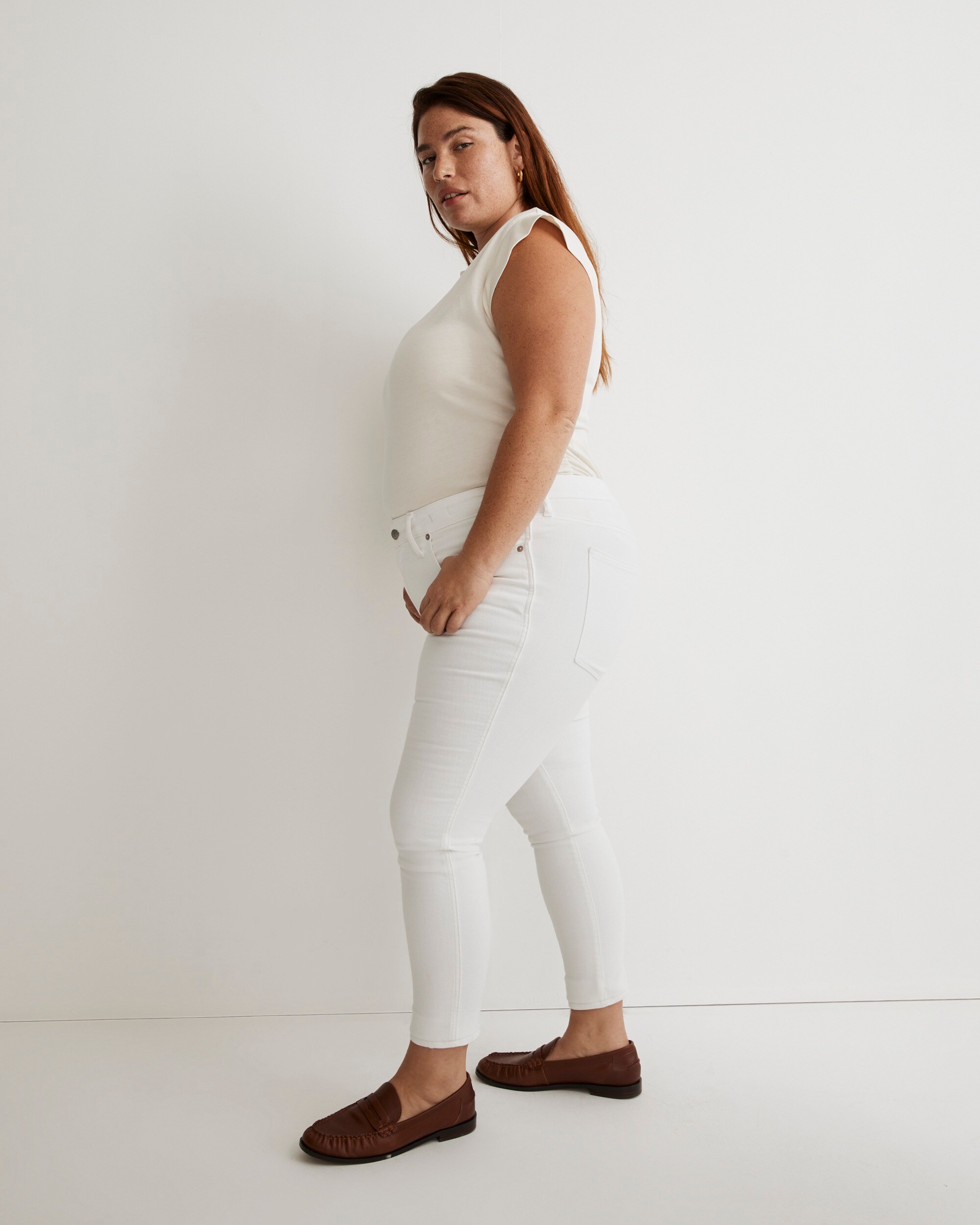 Plus 9" Mid-Rise Skinny Crop Jeans in Pure White