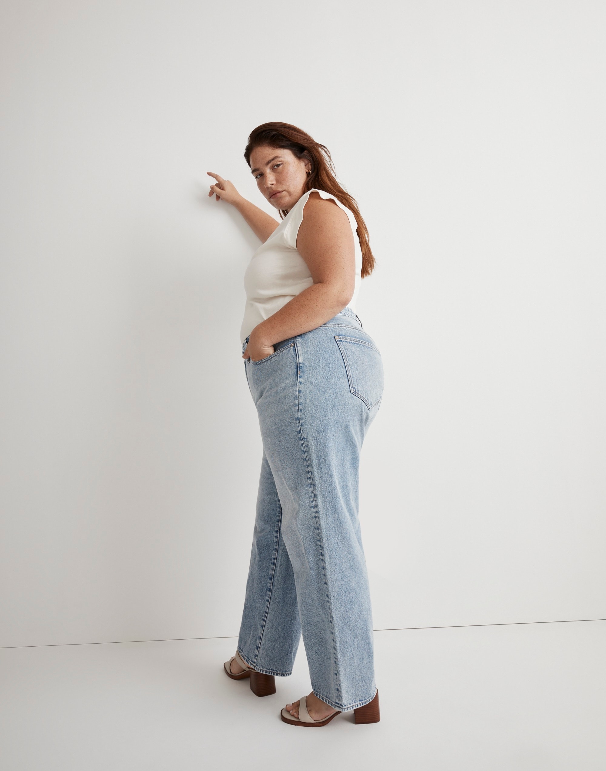 Plus Curvy Baggy Straight Jeans in Olvera Wash