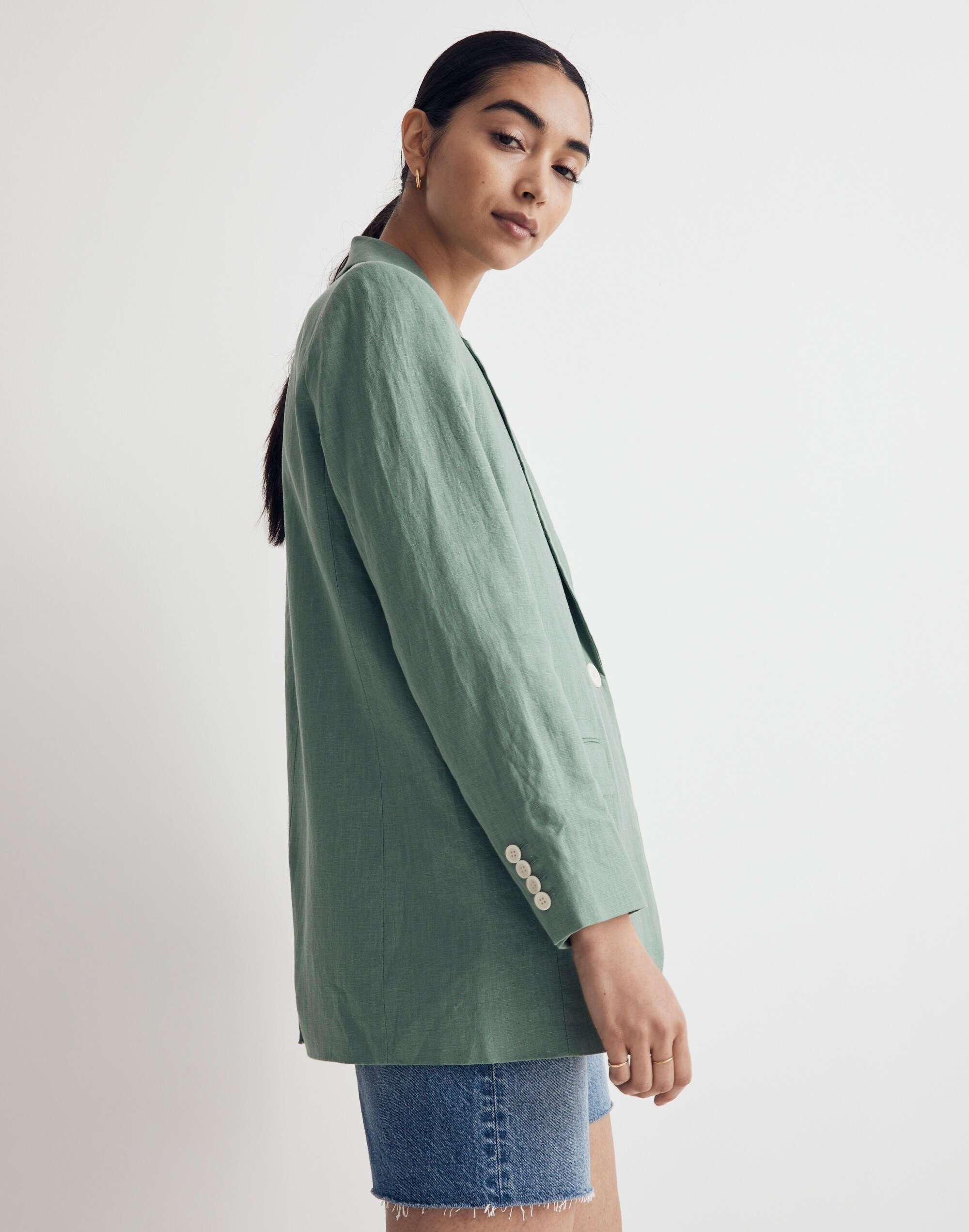 The Larsen Blazer in 100% Linen