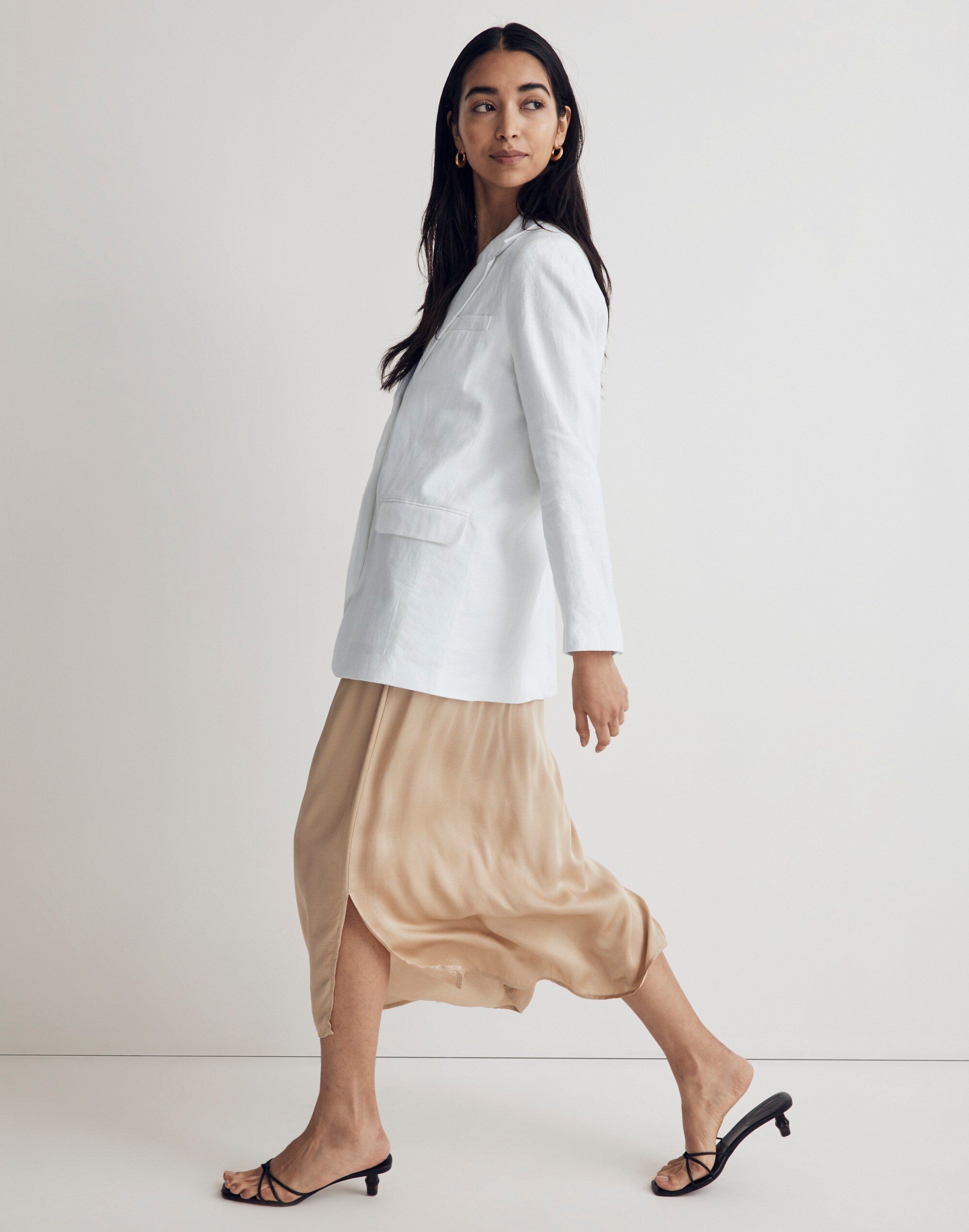 The Larsen Blazer in 100% Linen in null image 2