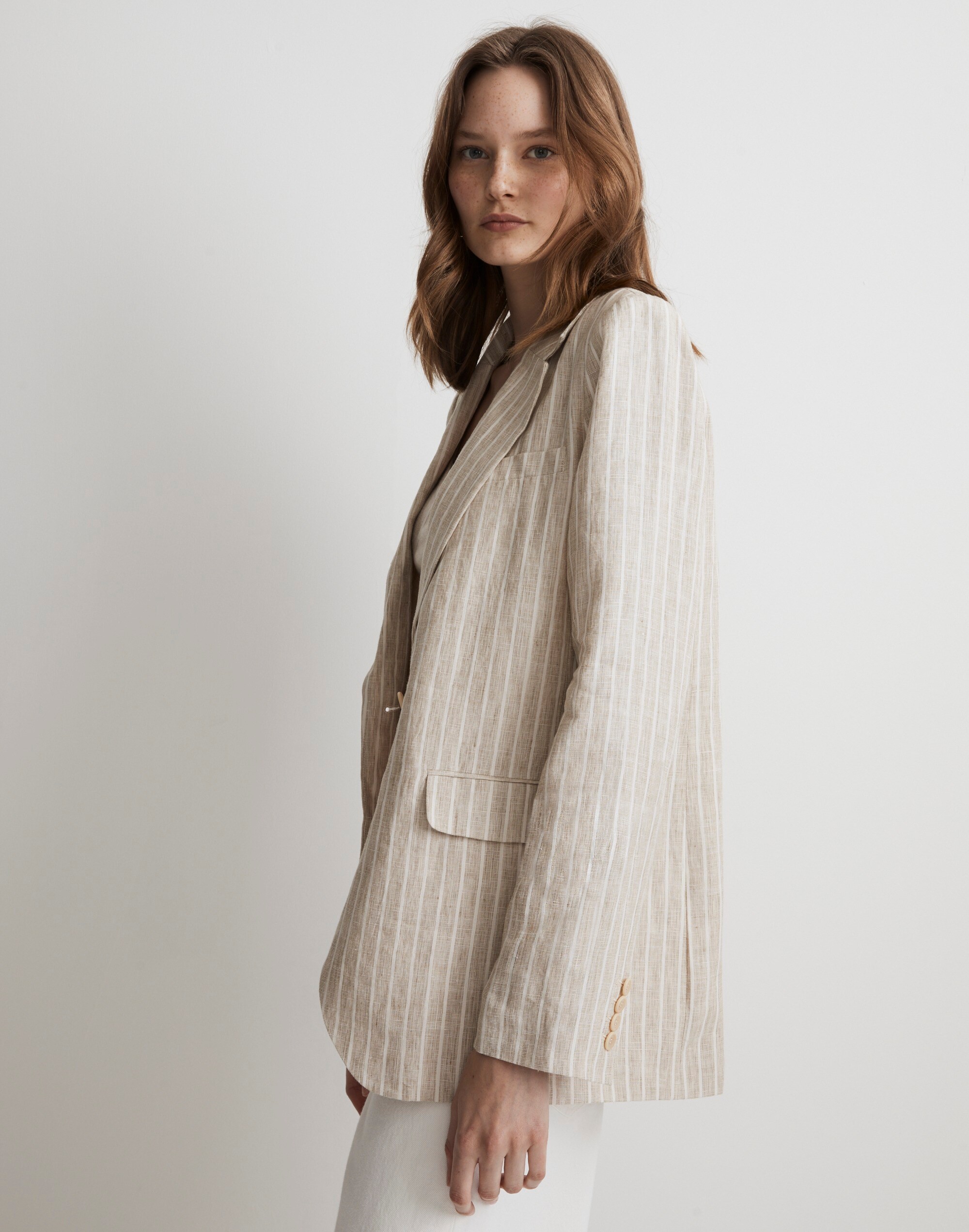 The Larsen Blazer in 100% Linen