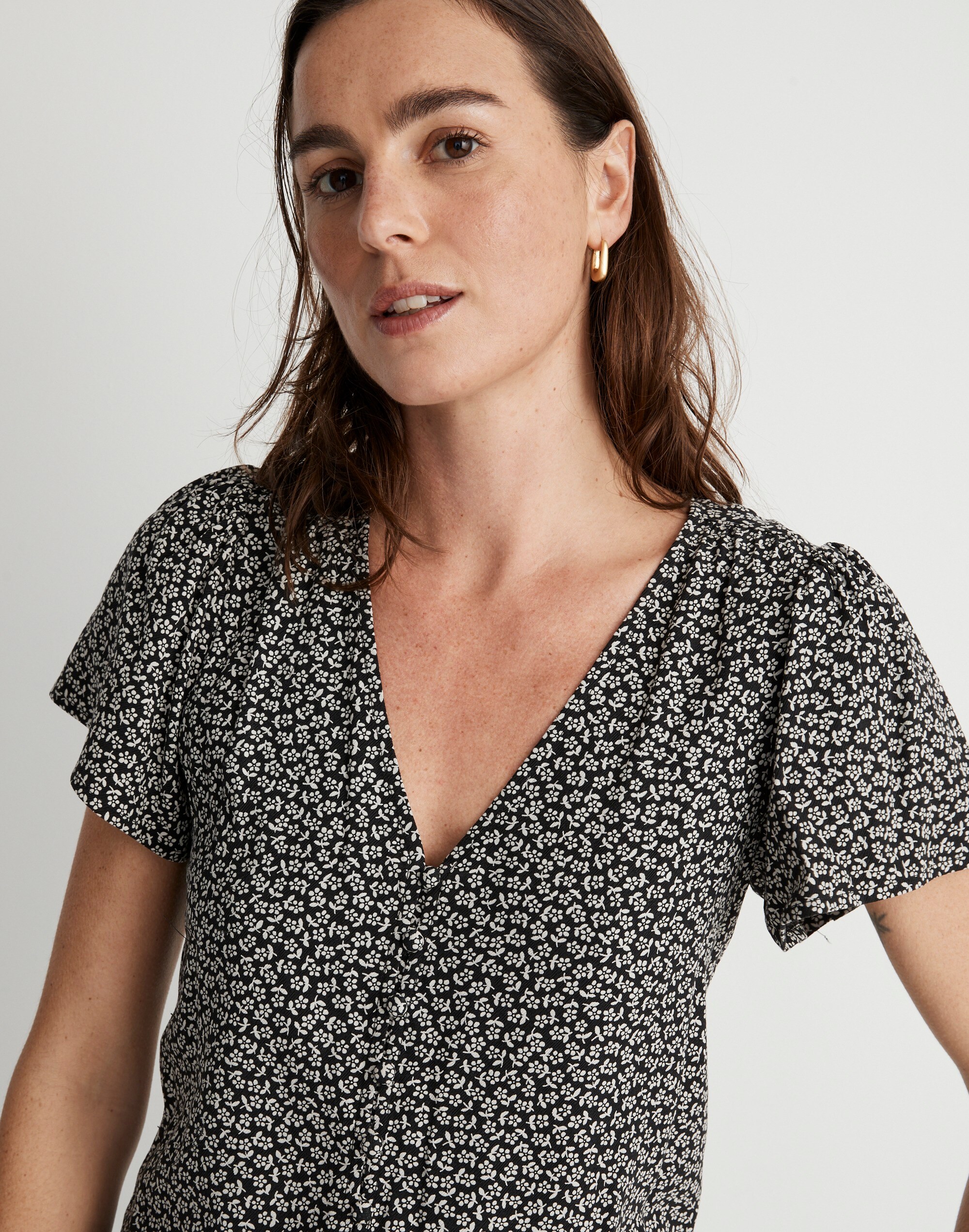 Flutter-Sleeve Crop Top in Micro Daisy