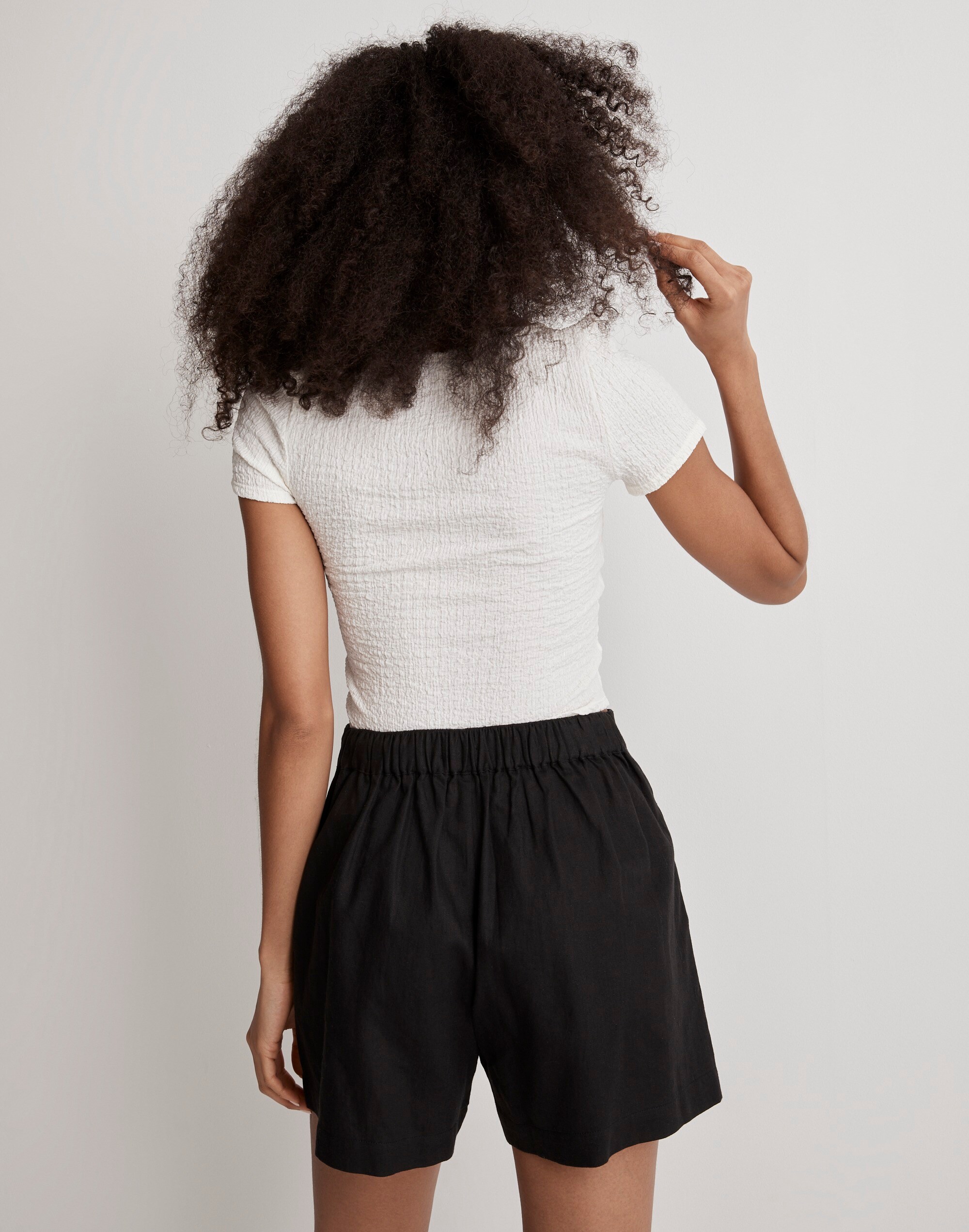 Clean Pull-On Shorts in Linen-Cotton