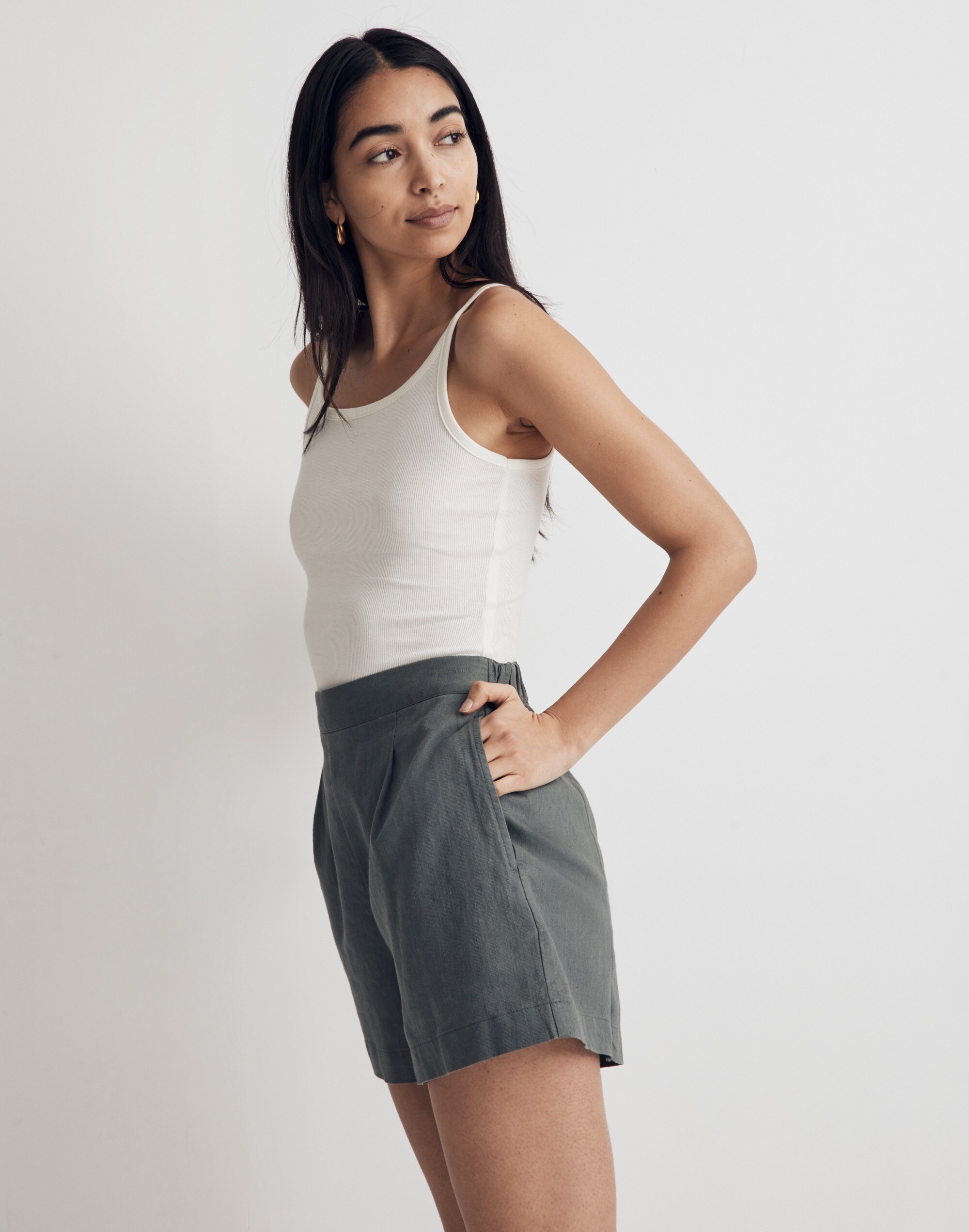 Clean Pull-On Shorts in Linen-Cotton