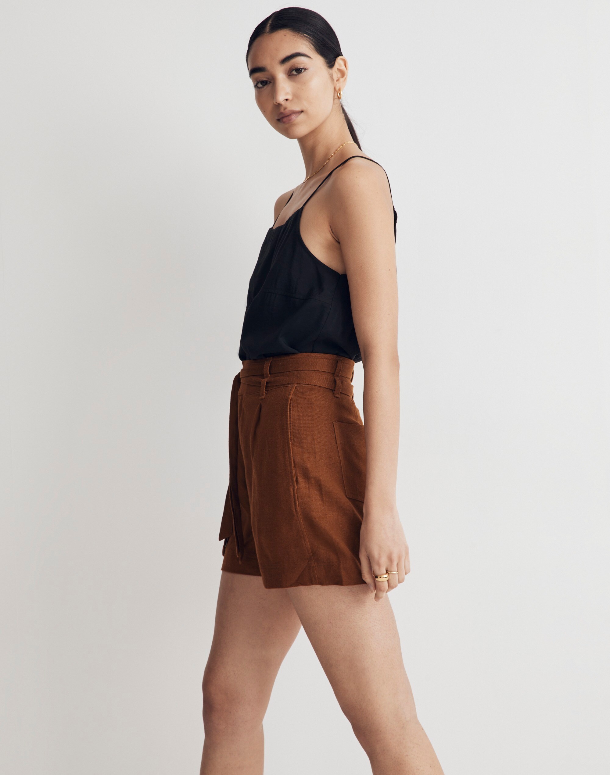 Belted High-Rise Shorts in Linen-Blend