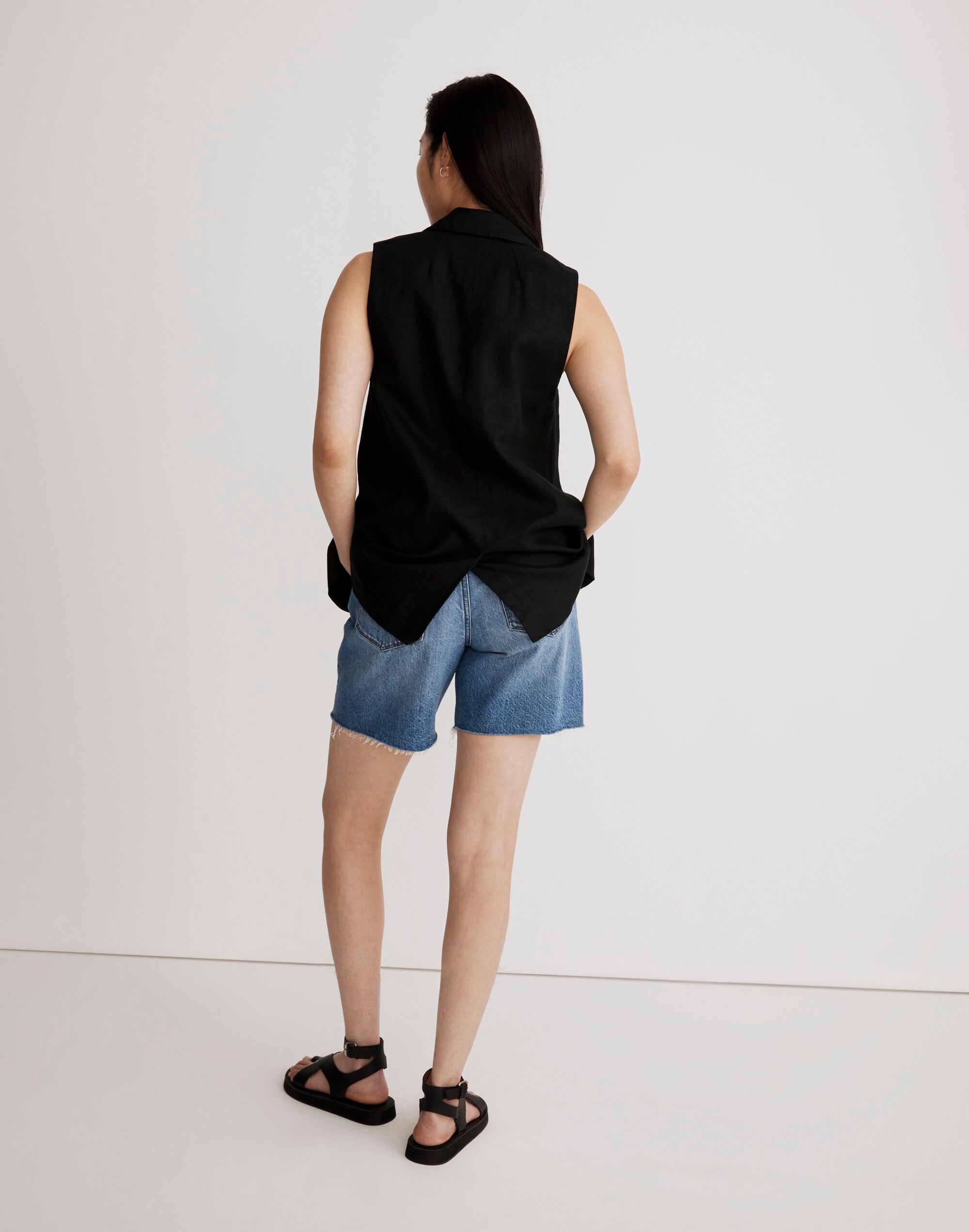 The Larsen Vest in 100% Linen Alternate Image 3