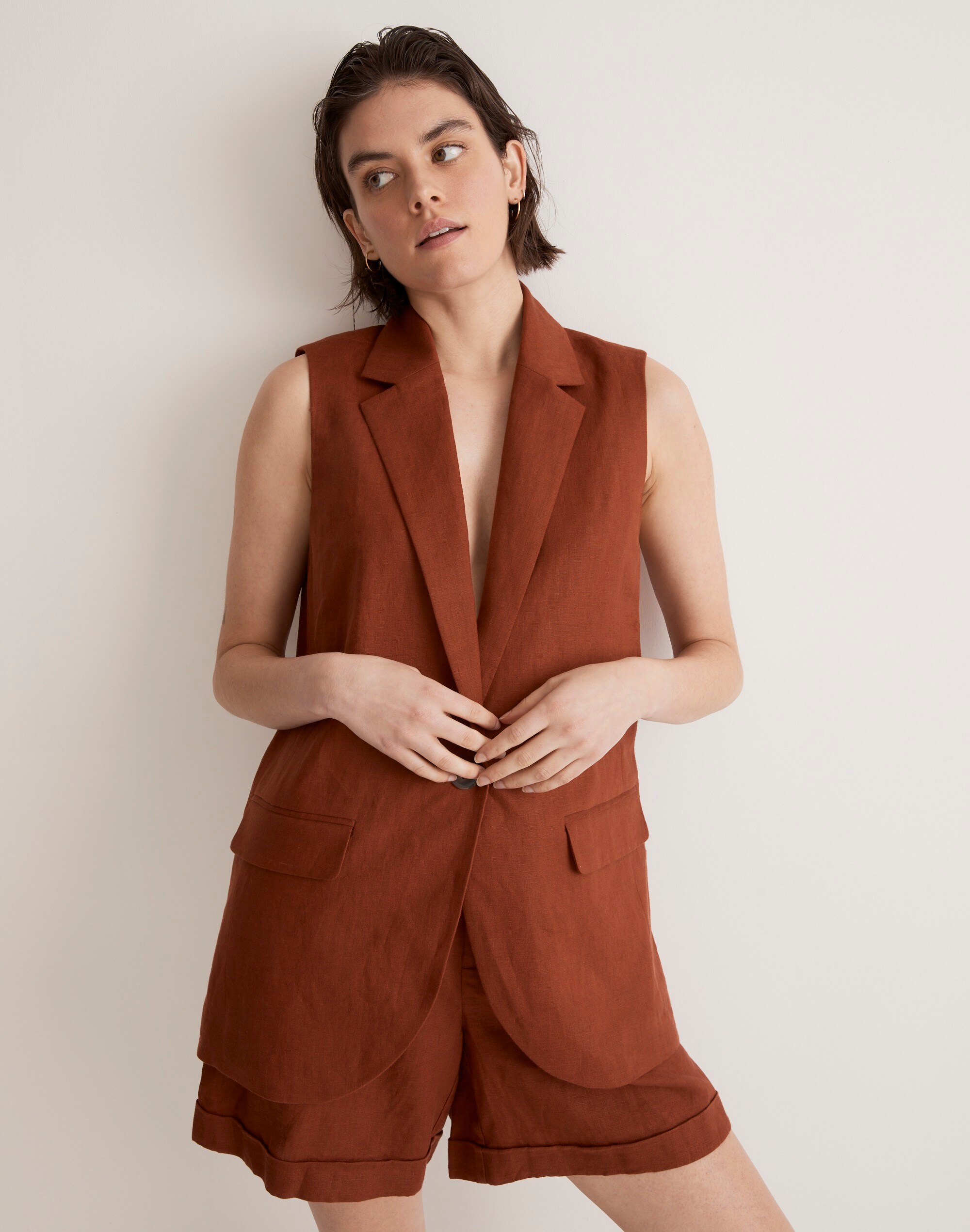the larsen vest in 100% linen
