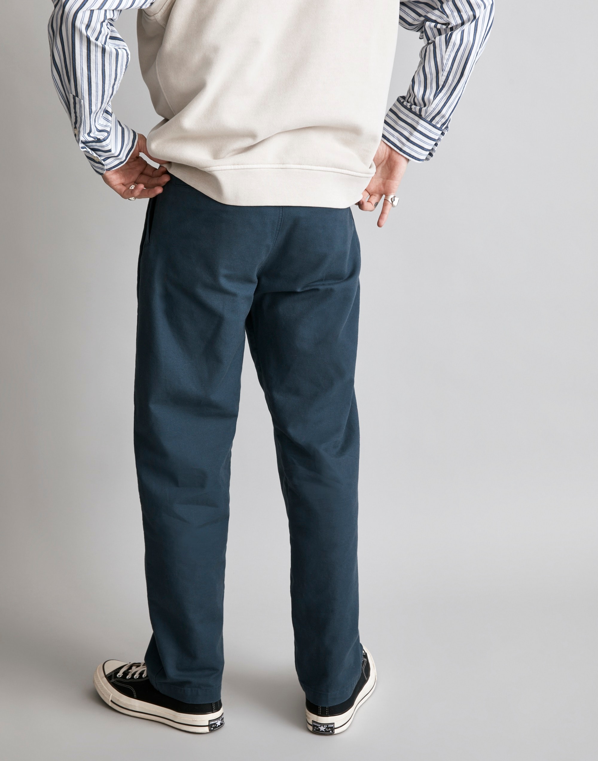 Pleated Cotton-Linen Chino Pants Alternate Image 3