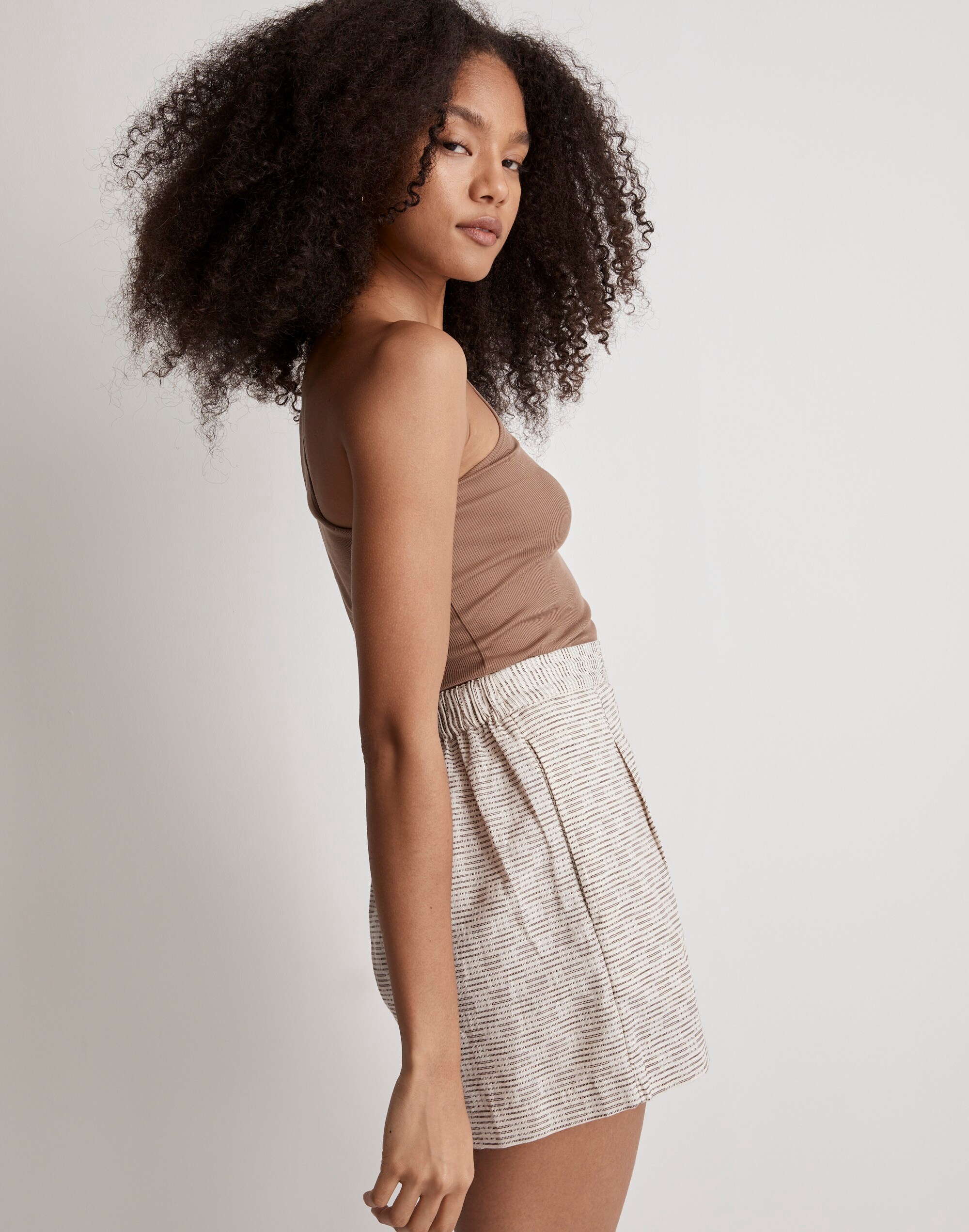 Clean Pull-On Shorts in Jacquard