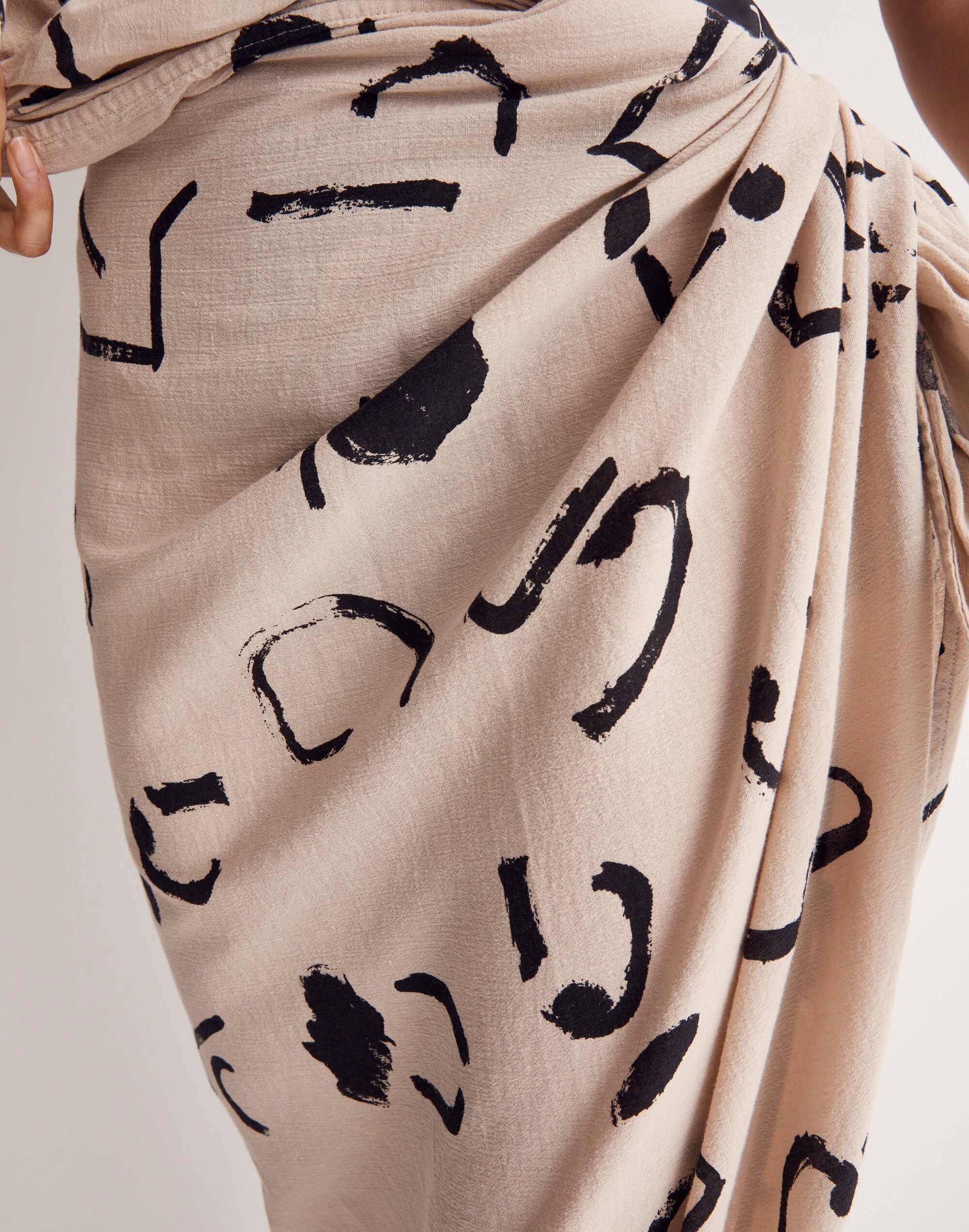 Madewell x Caroline Z Sarong Scarf in Abstract Alpha