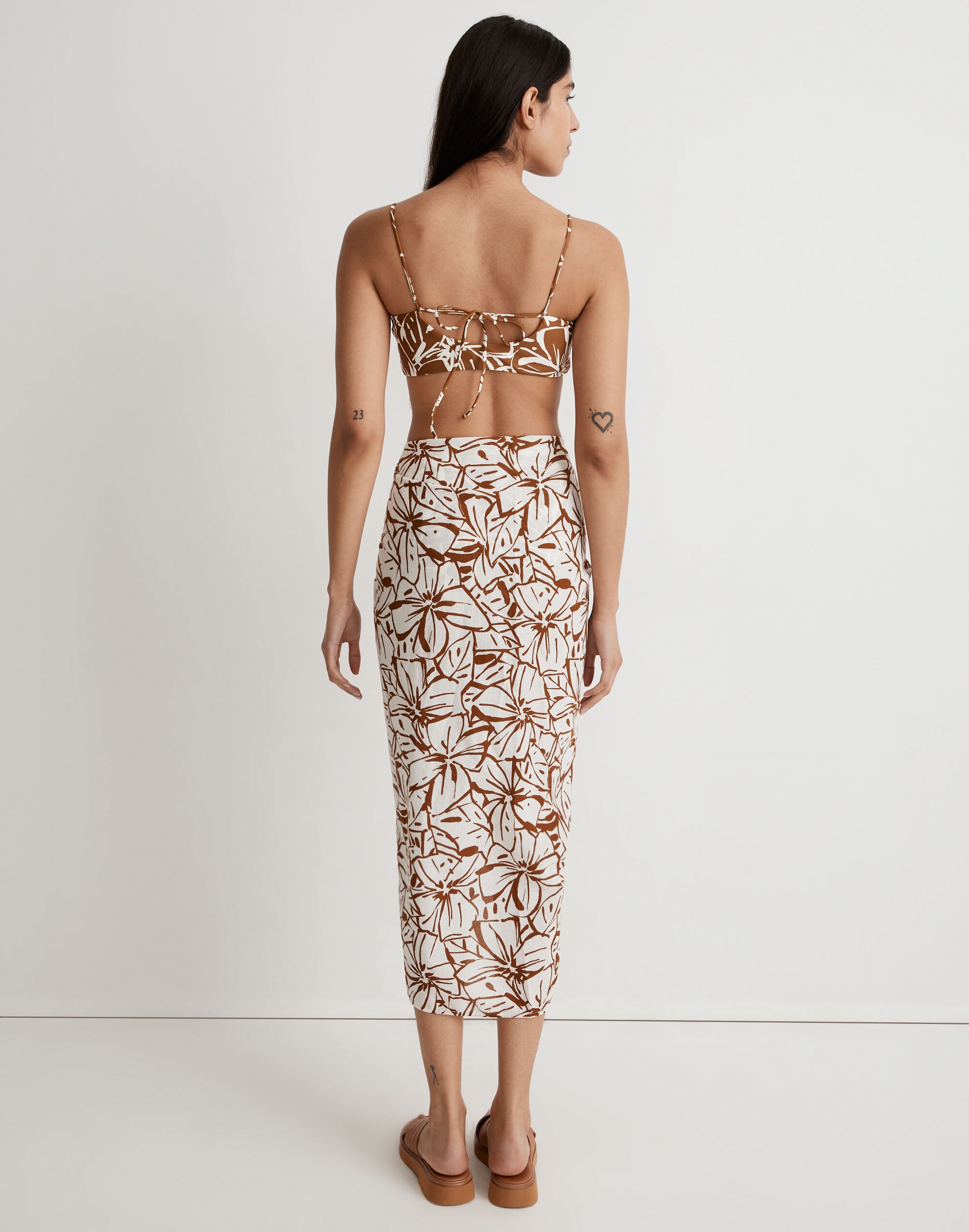 Crinkle Cotton Sarong in Abstract Flora