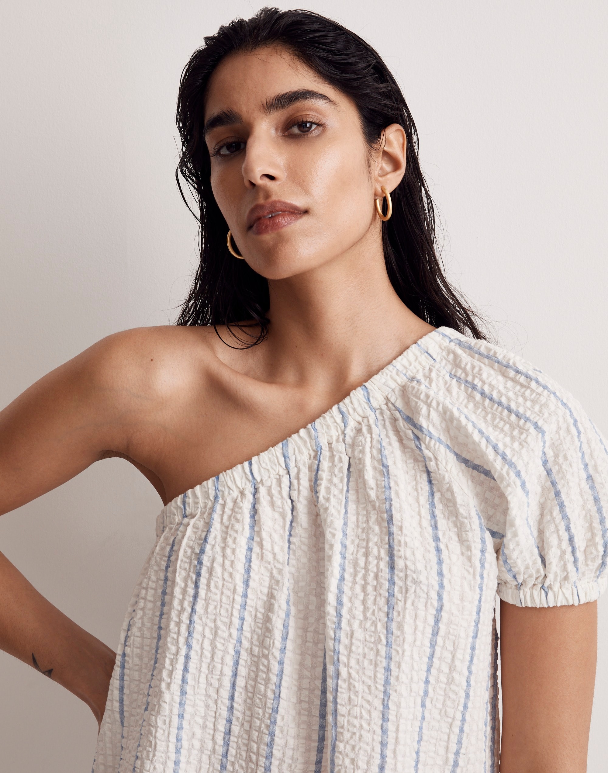 Seersucker One-Shoulder Puff-Sleeve Midi Dress in Stripe