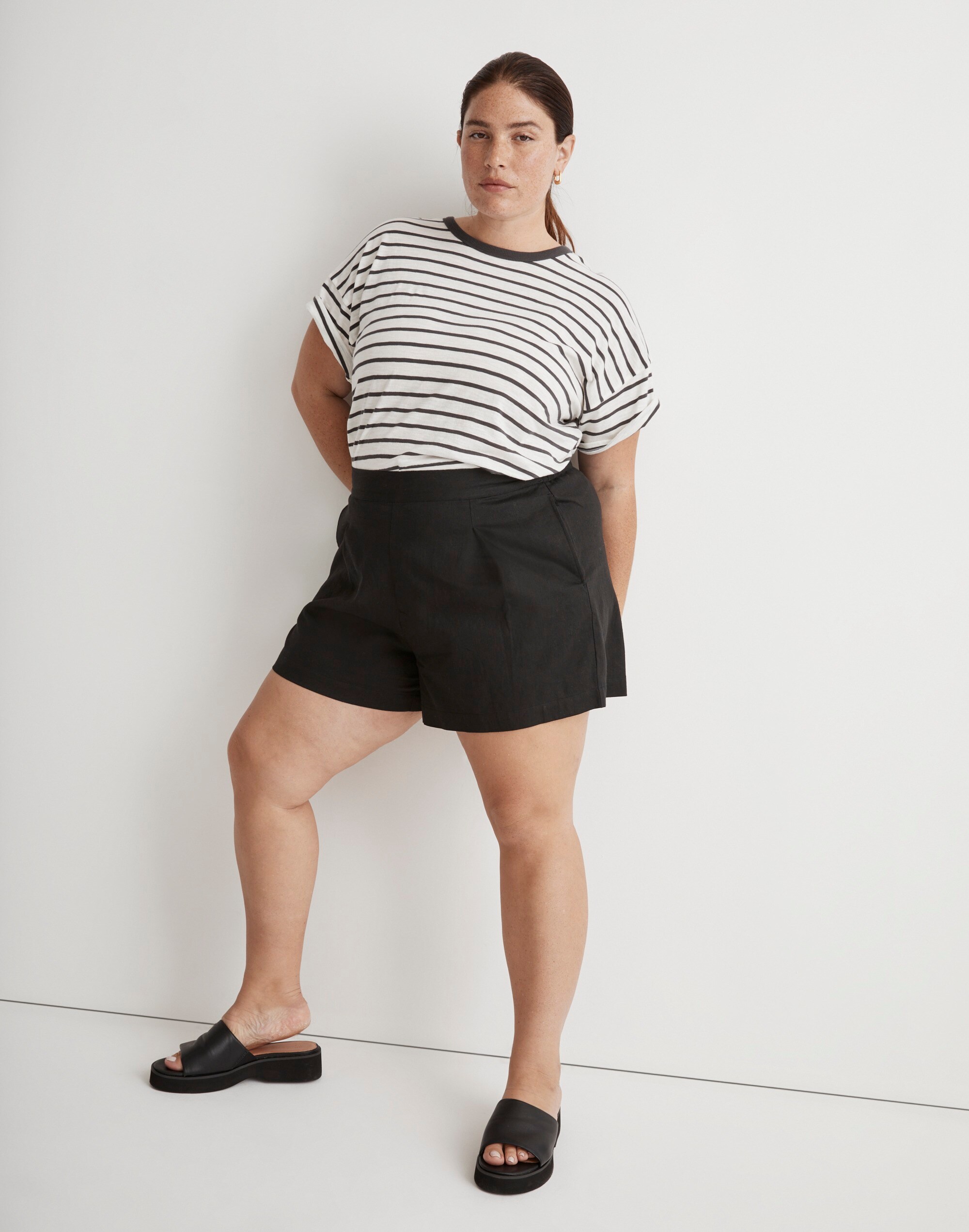 Plus Clean Pull-On Shorts in Linen-Cotton