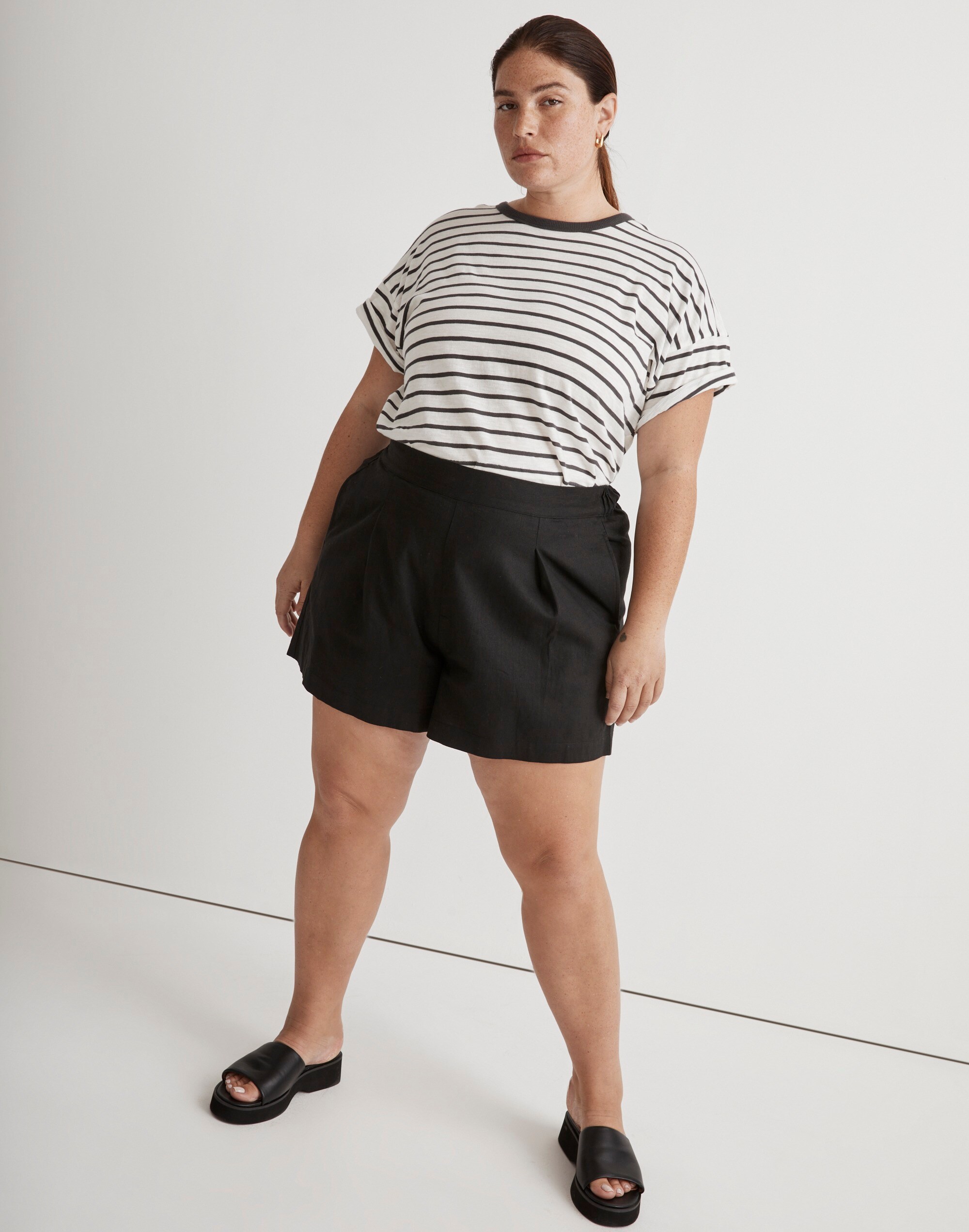 Plus Clean Pull-On Shorts in Linen-Cotton