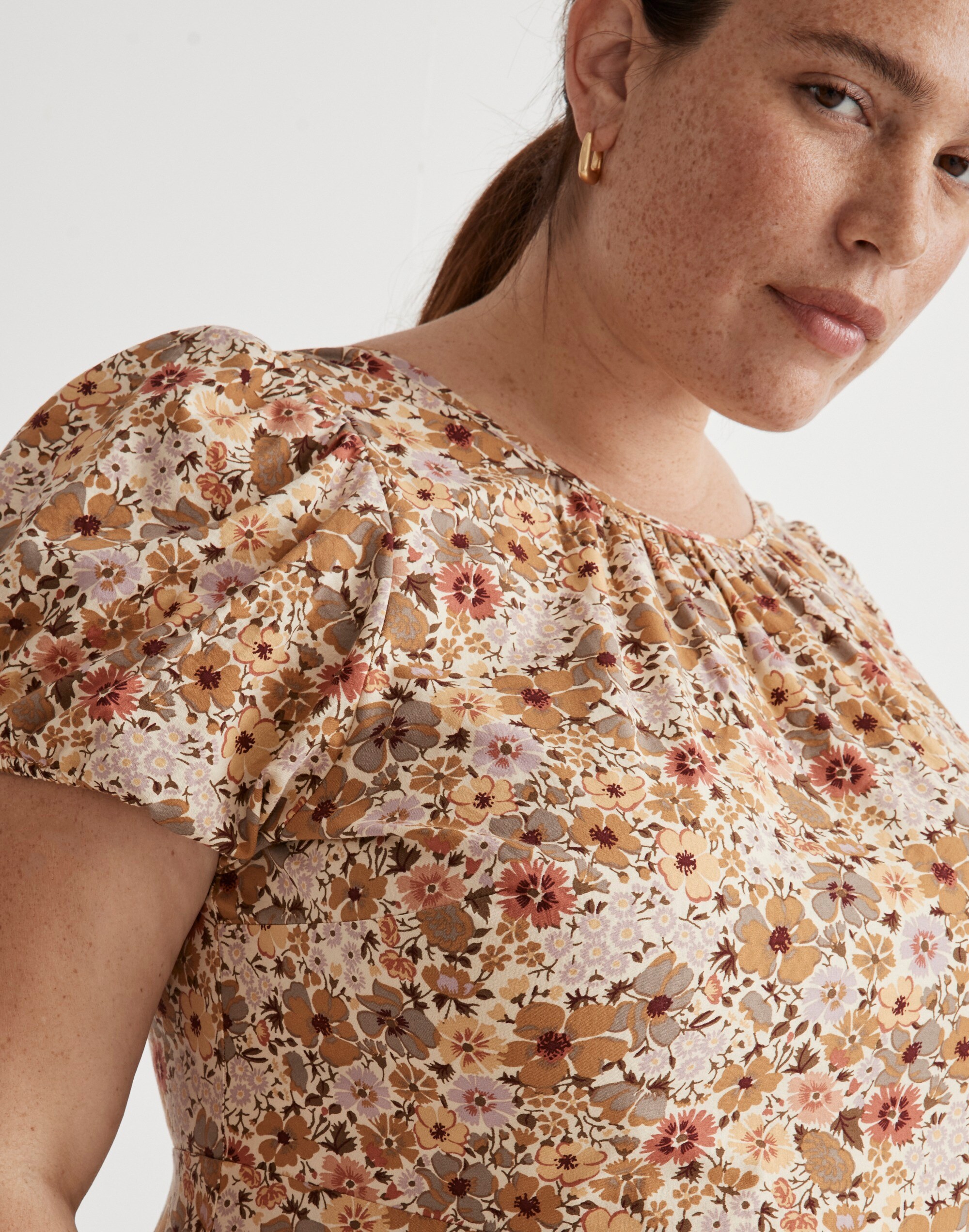 Plus Puff-Sleeve Open-Back Midi Dress in Flora Field