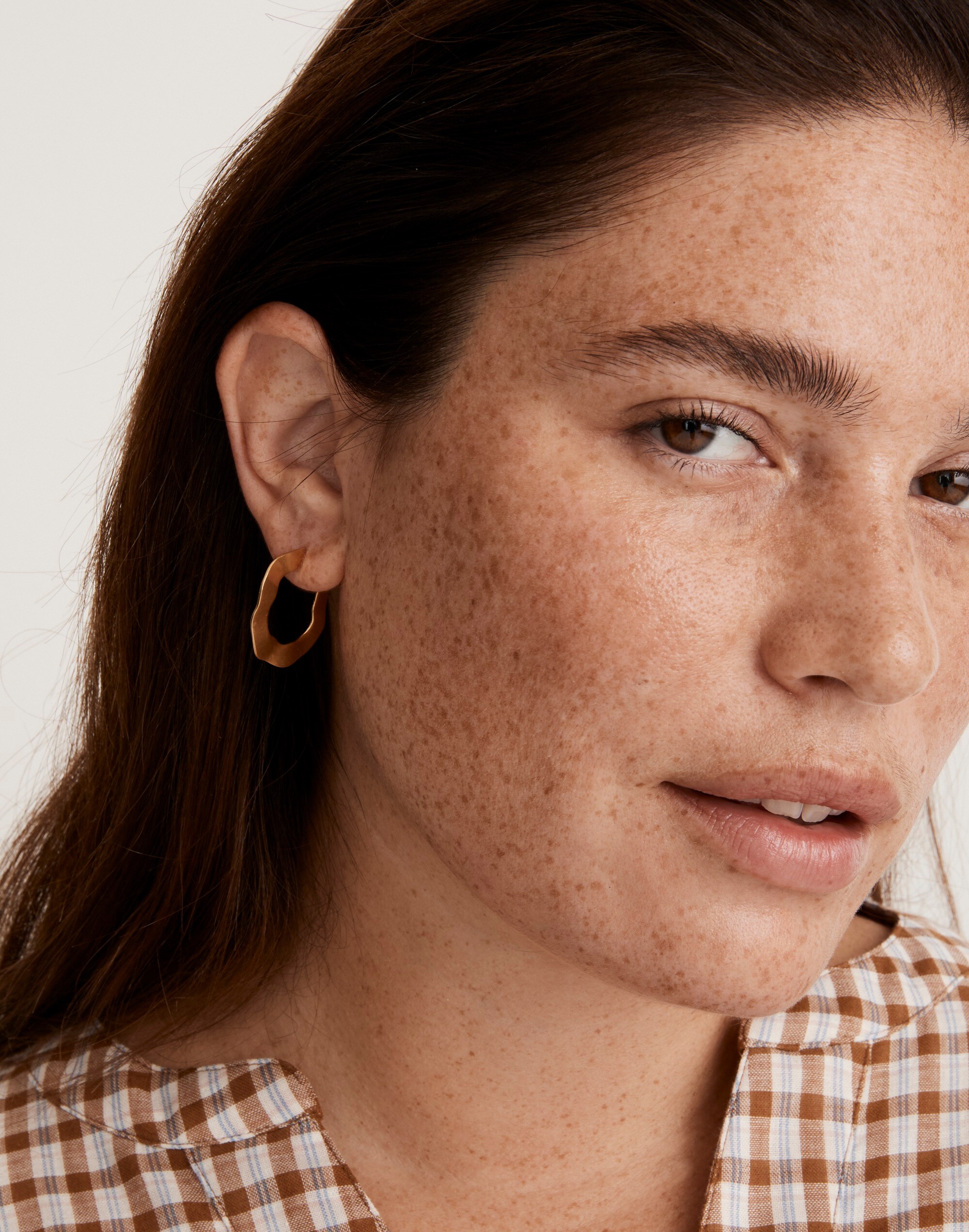 Wavy Medium Hoop Earrings